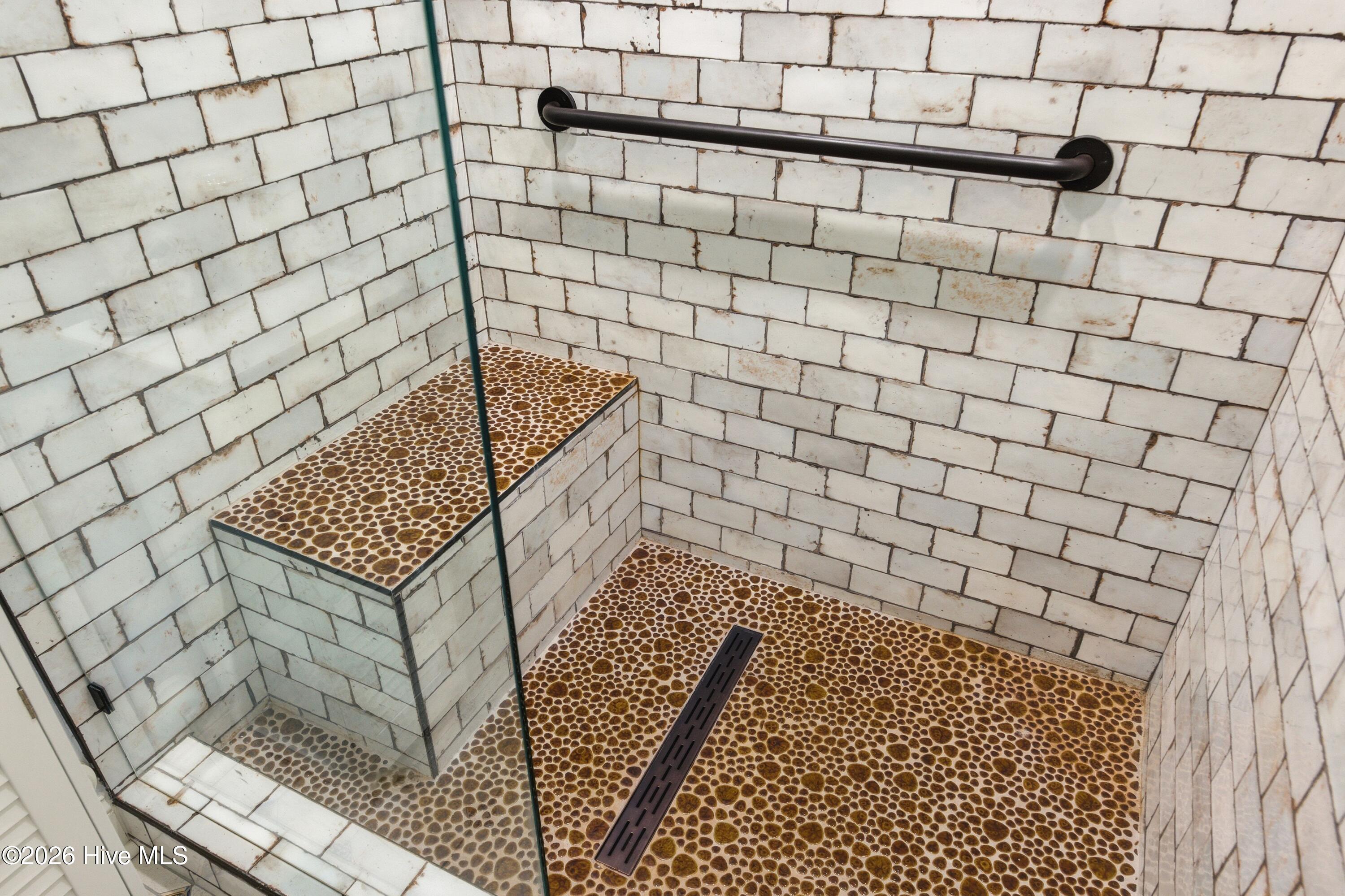 100566267 | Photo 27