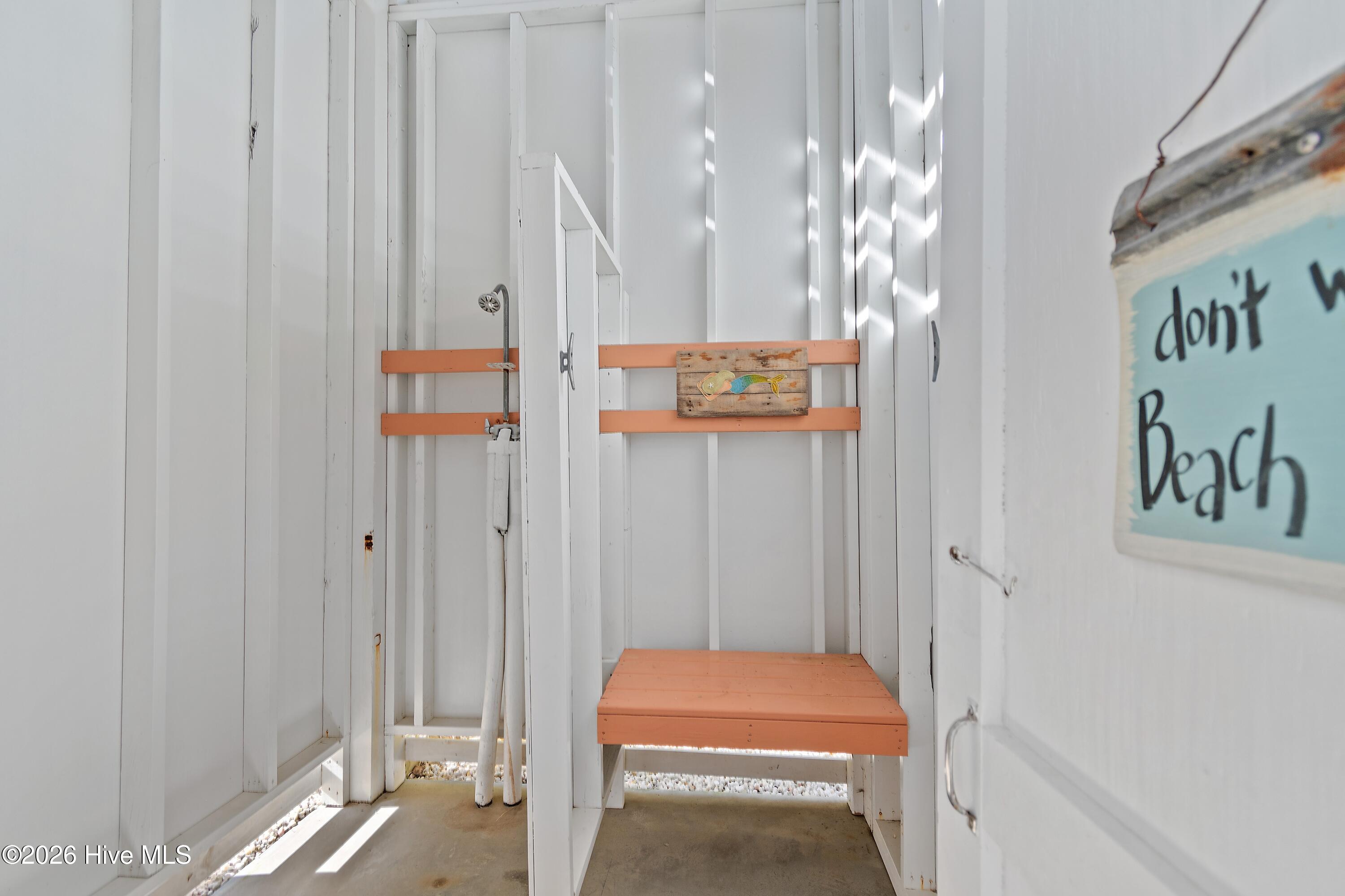 100547870 | Photo 54