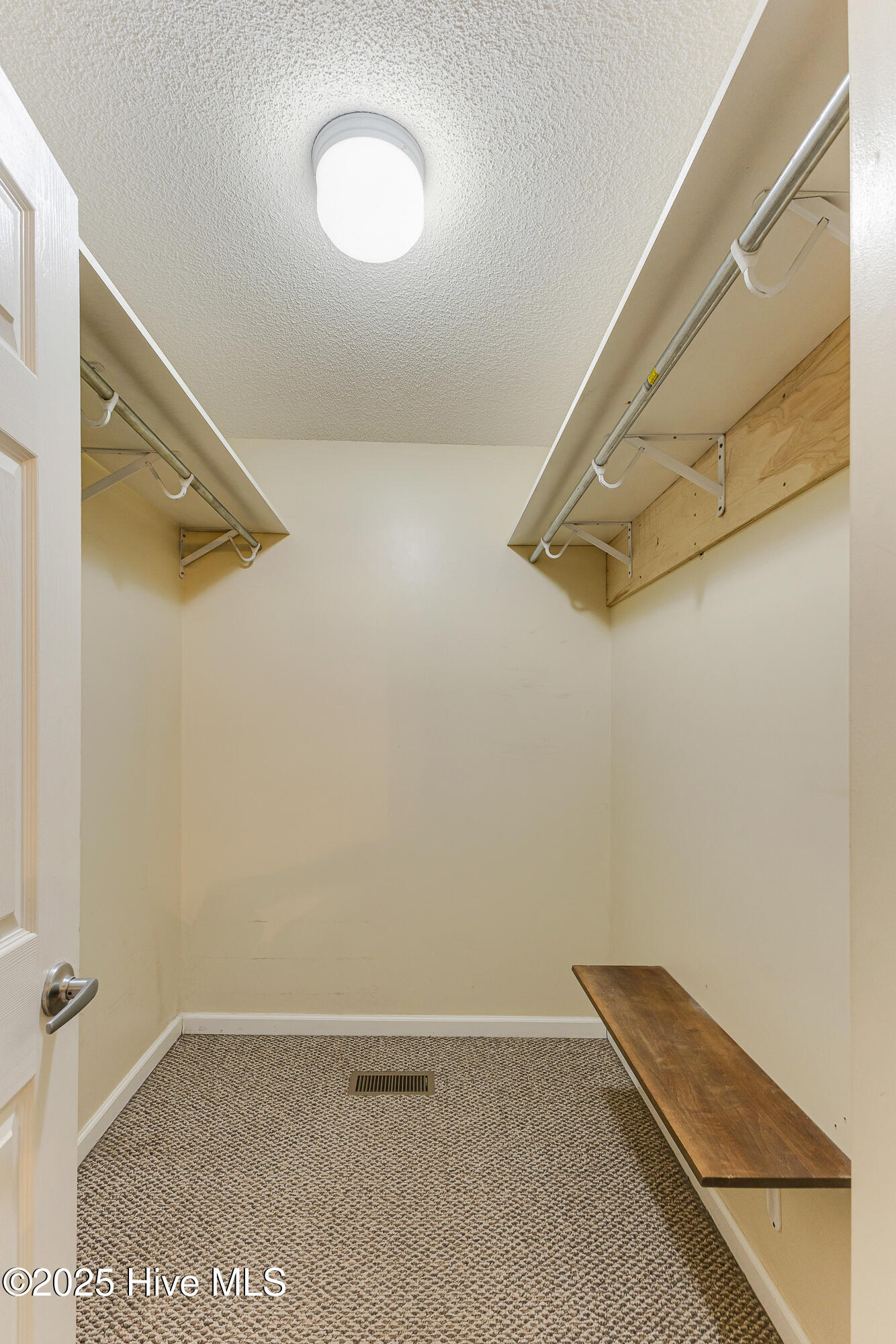 100523240 | Photo 27