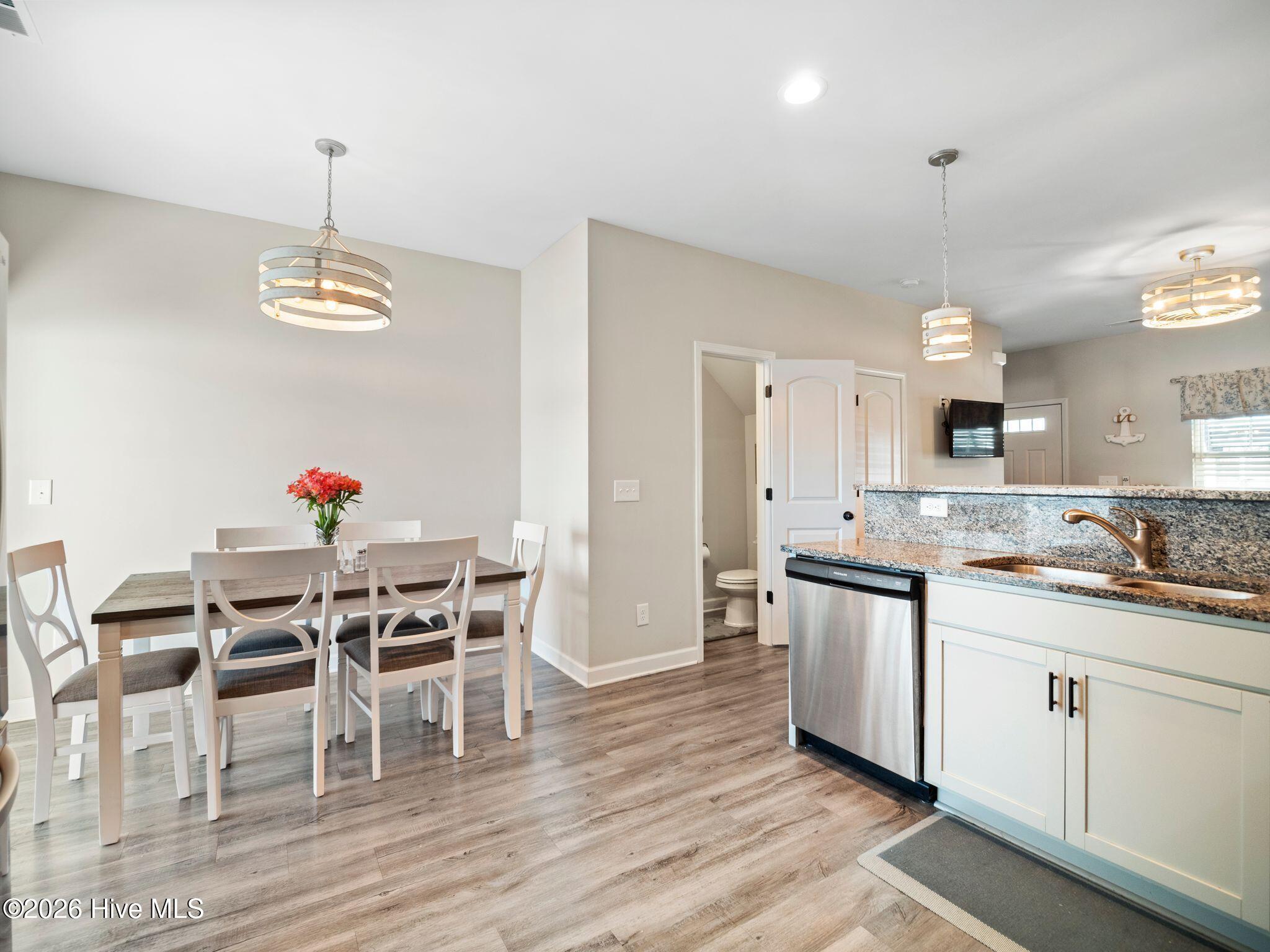 100569954 | Photo 17