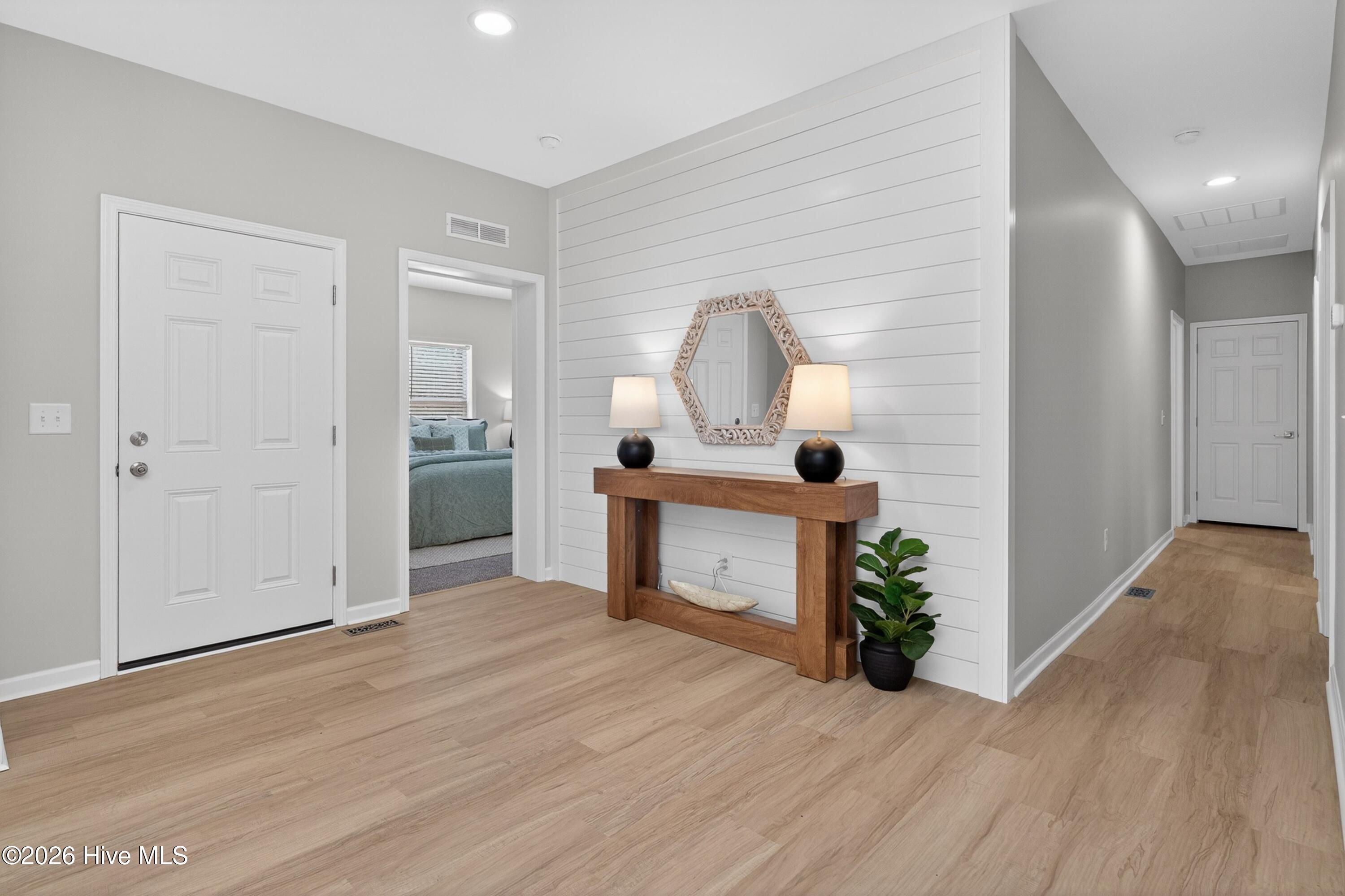 100567047 | Photo 19