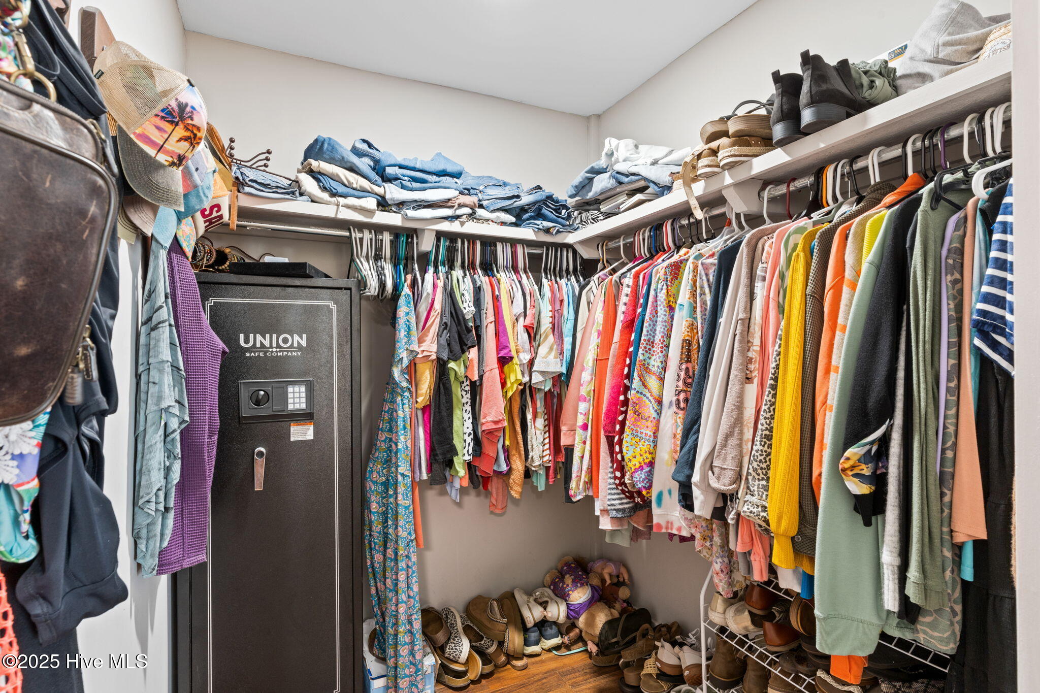 100539848 | Photo 19