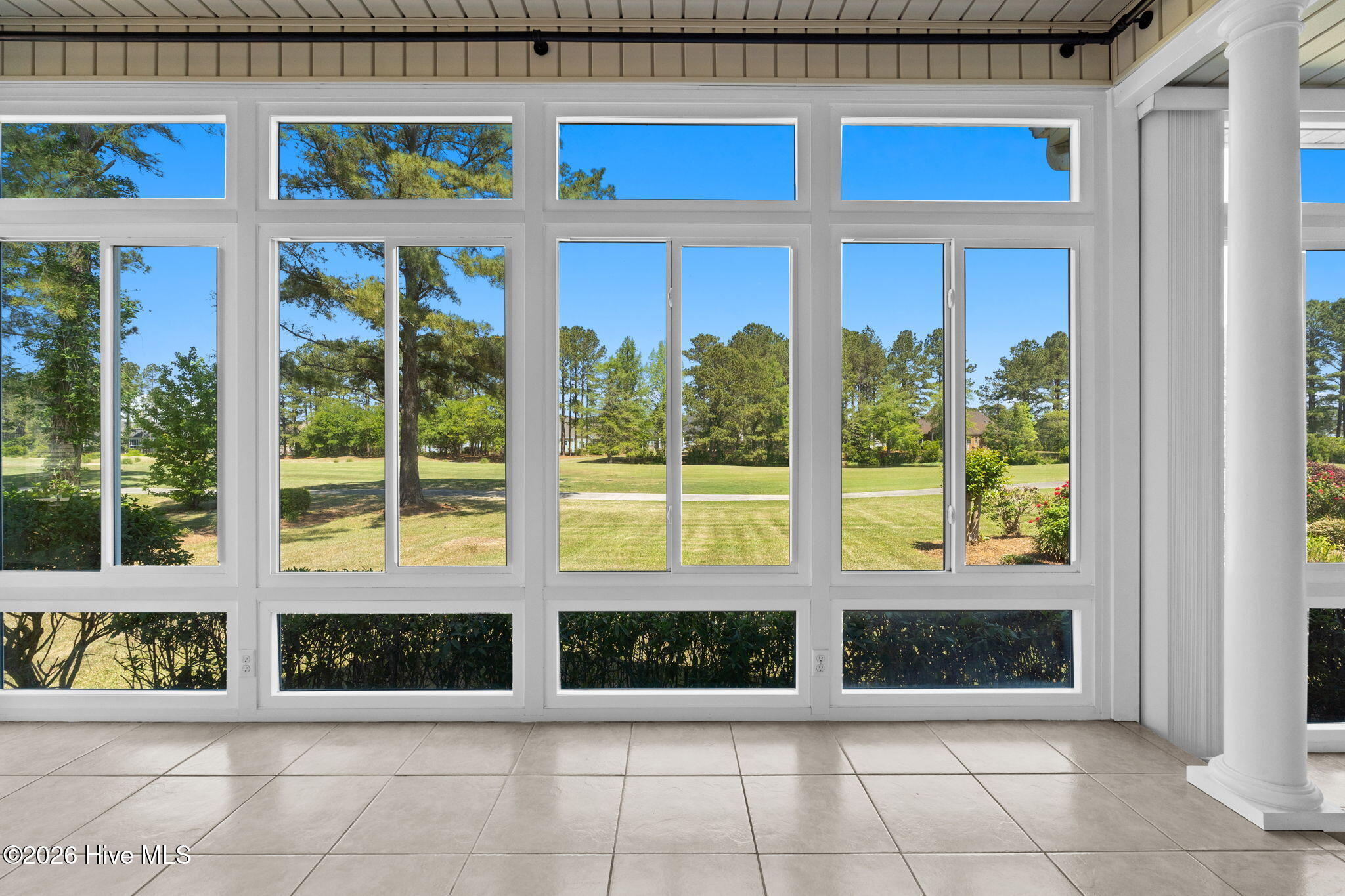 100569598 | Photo 56