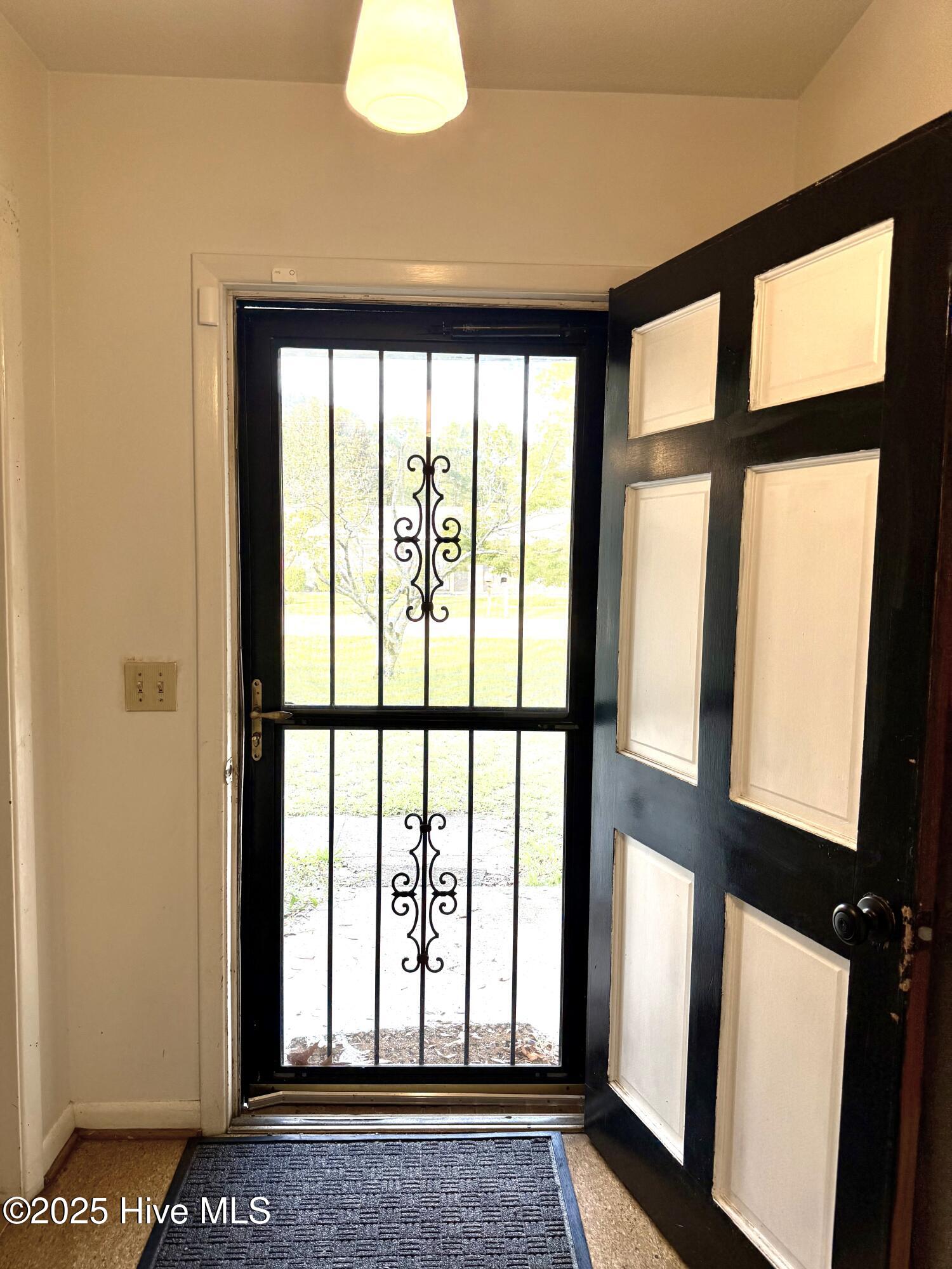 100530217 | Photo 11