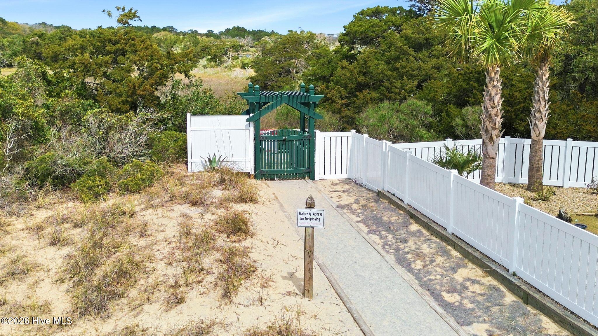 100566463 | Photo 15