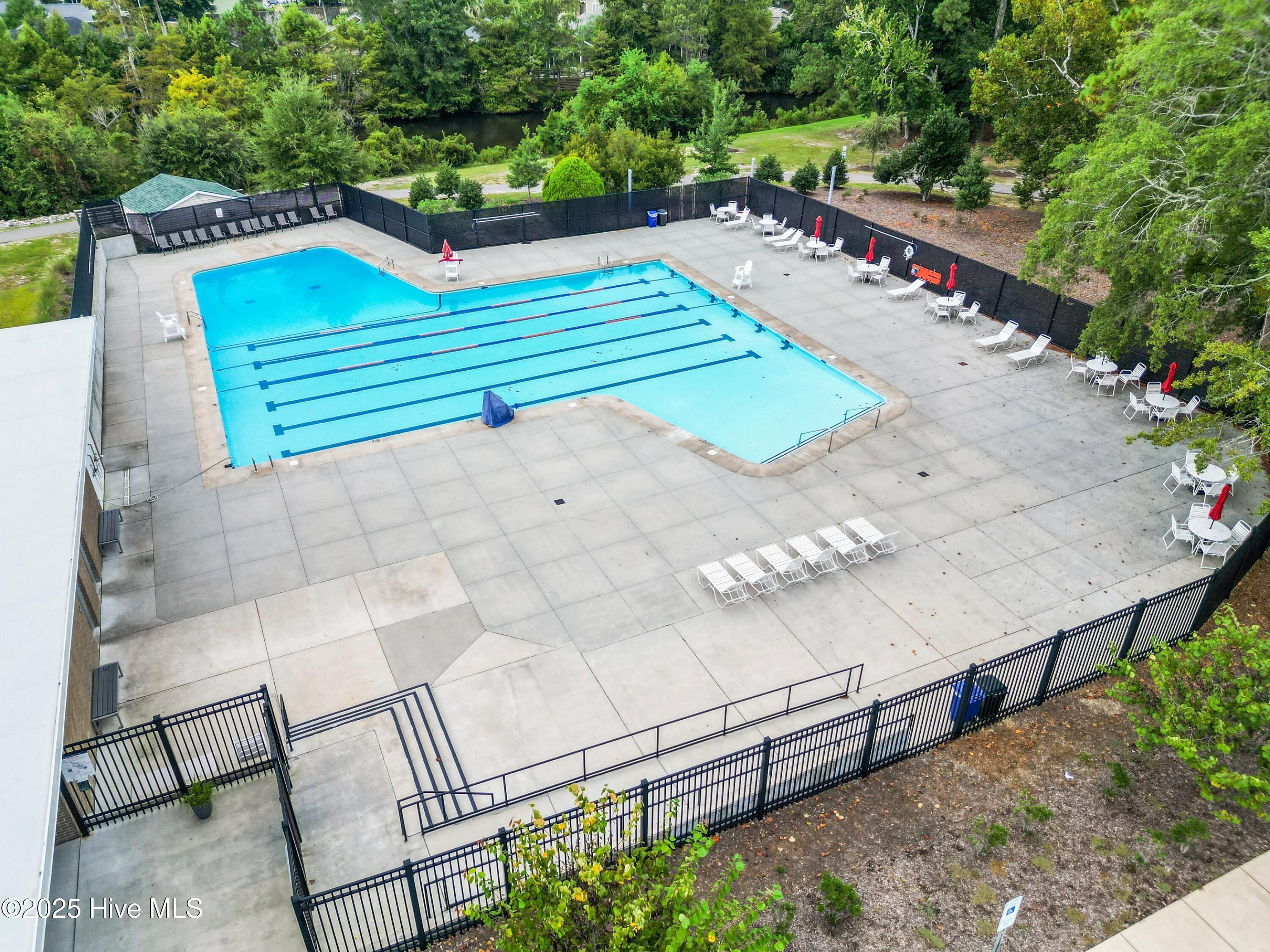 100530260 | Photo 40