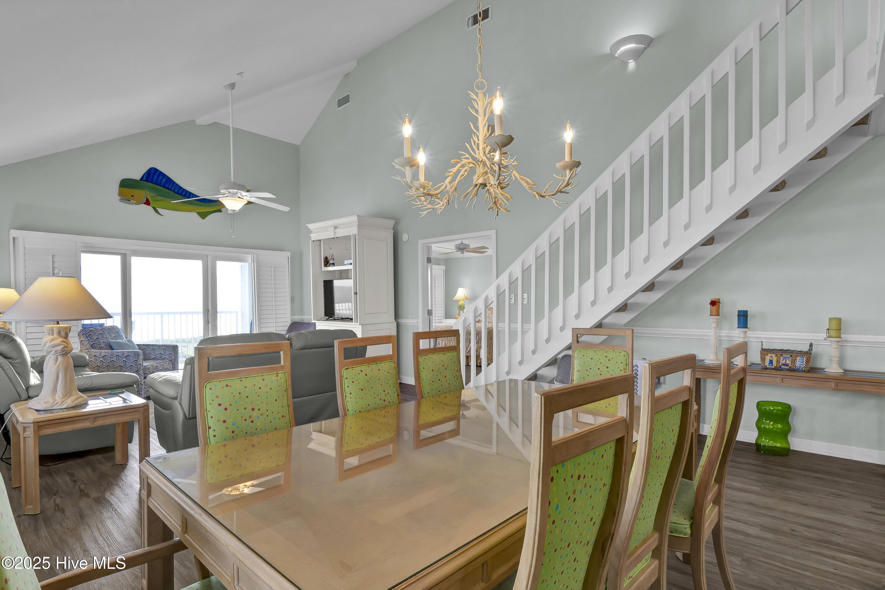 100535604 | Photo 18