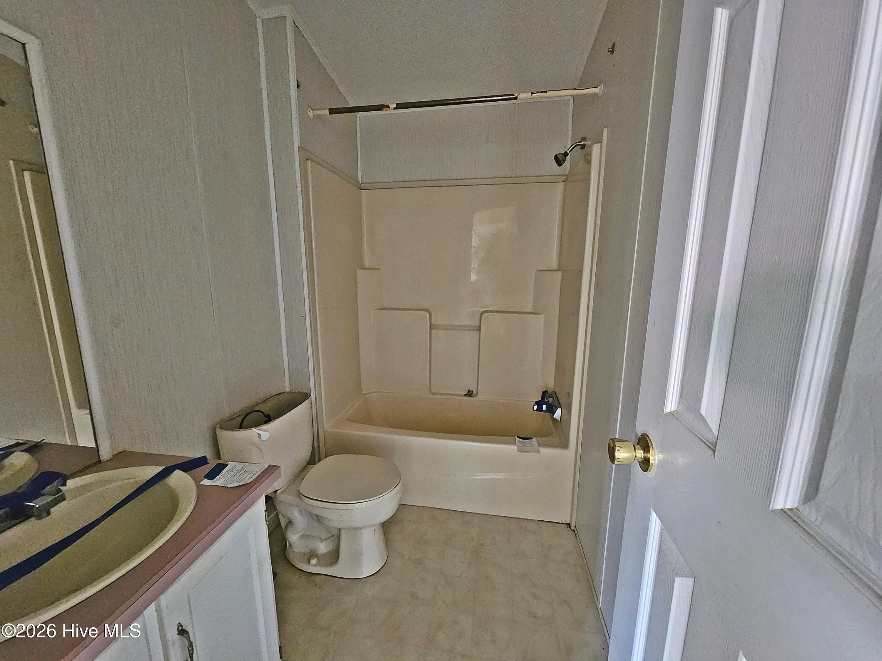 100566960 | Photo 12