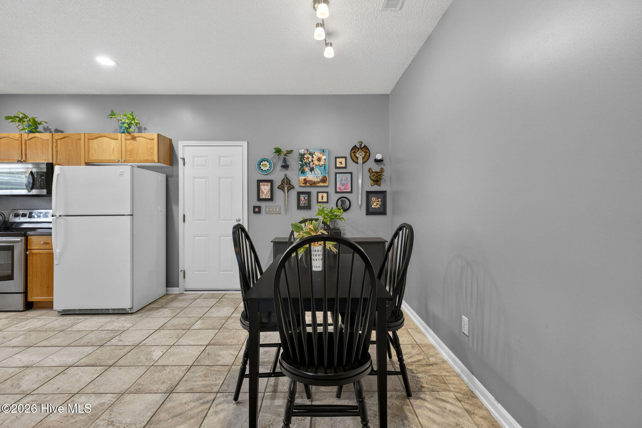 100566327 | Photo 11