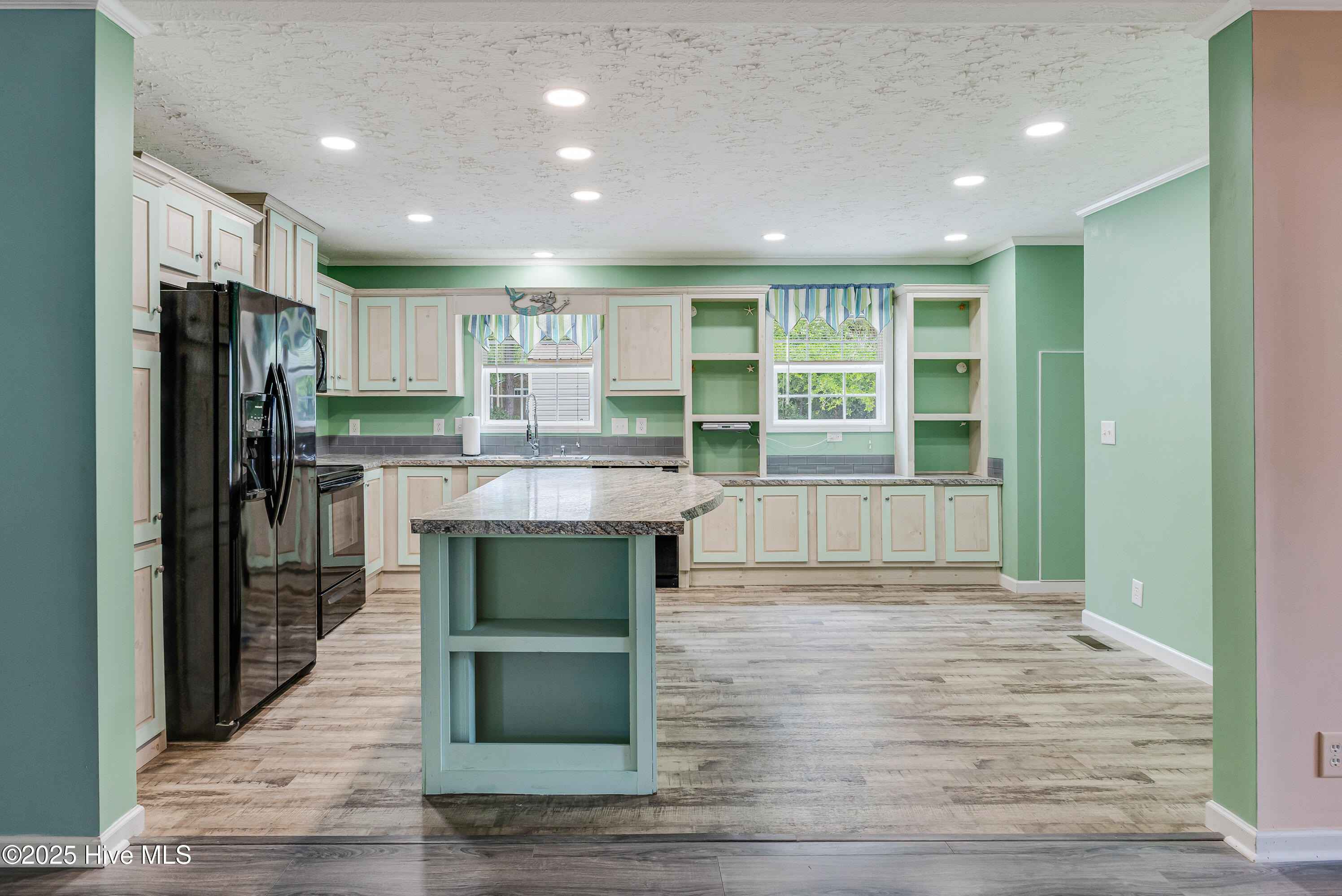 100508775 | Photo 12