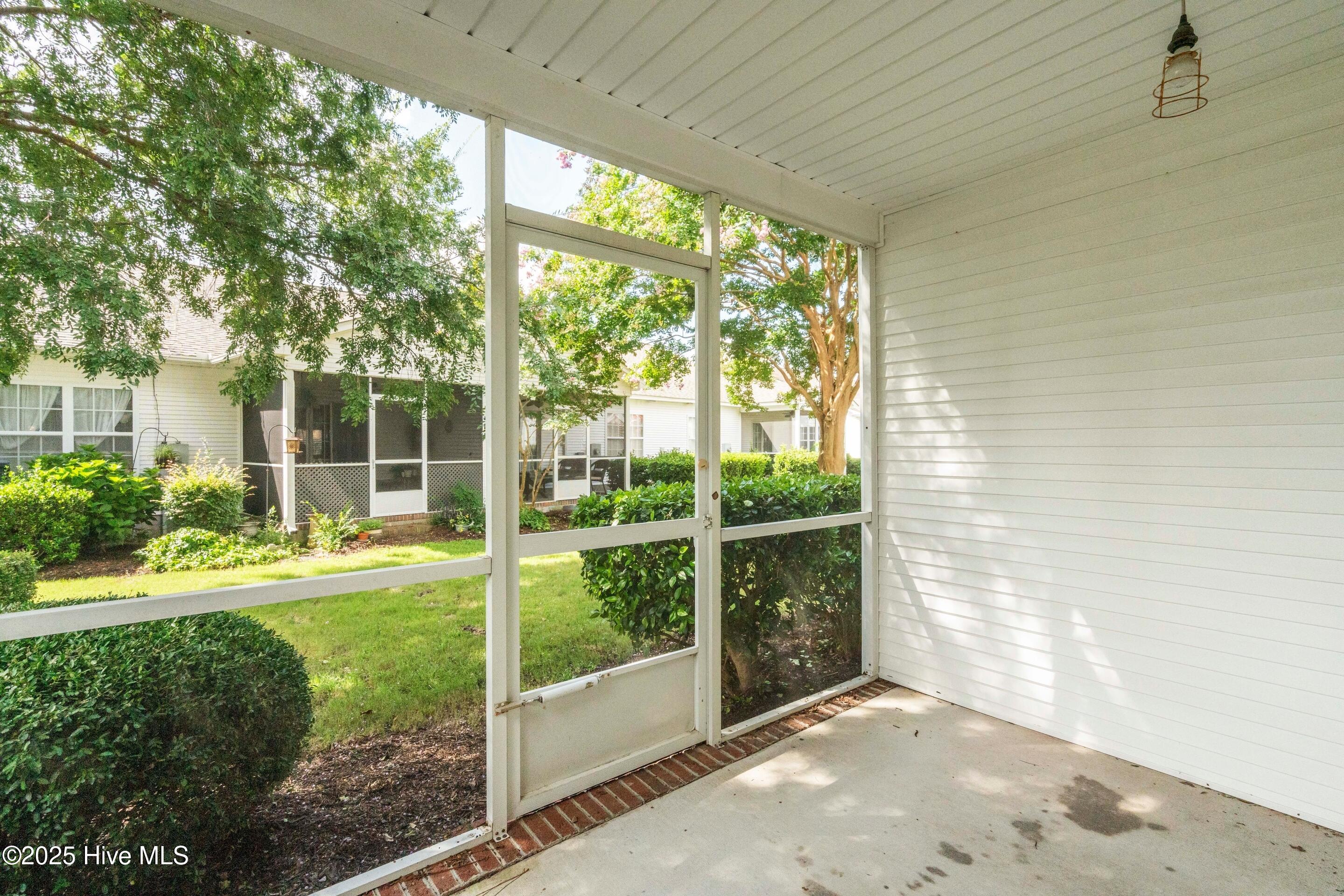 100522418 | Photo 49