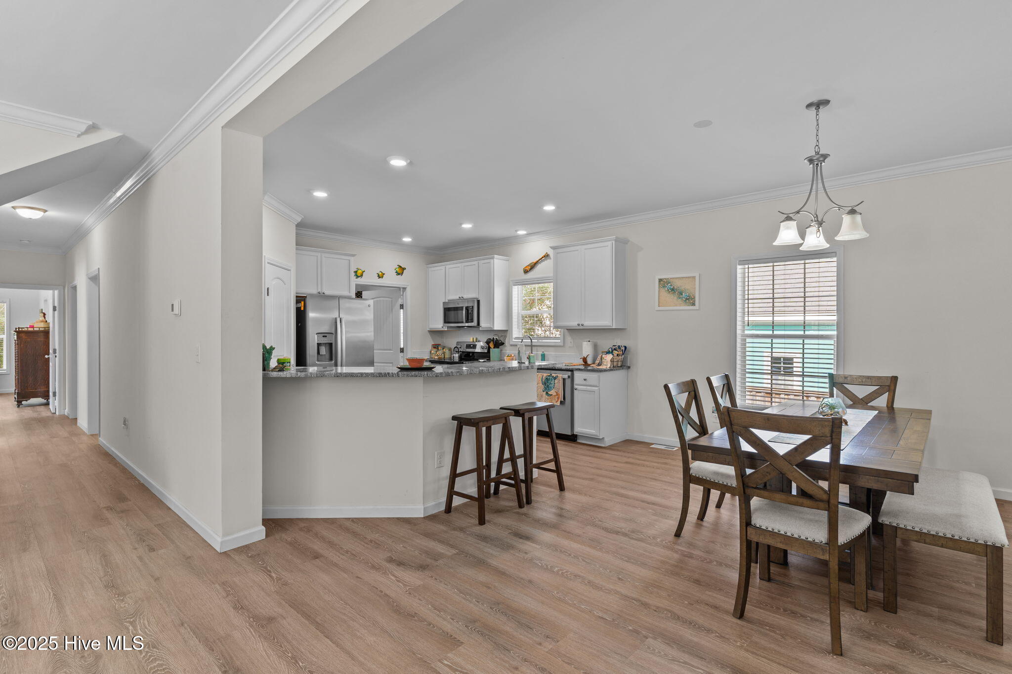 100535377 | Photo 14