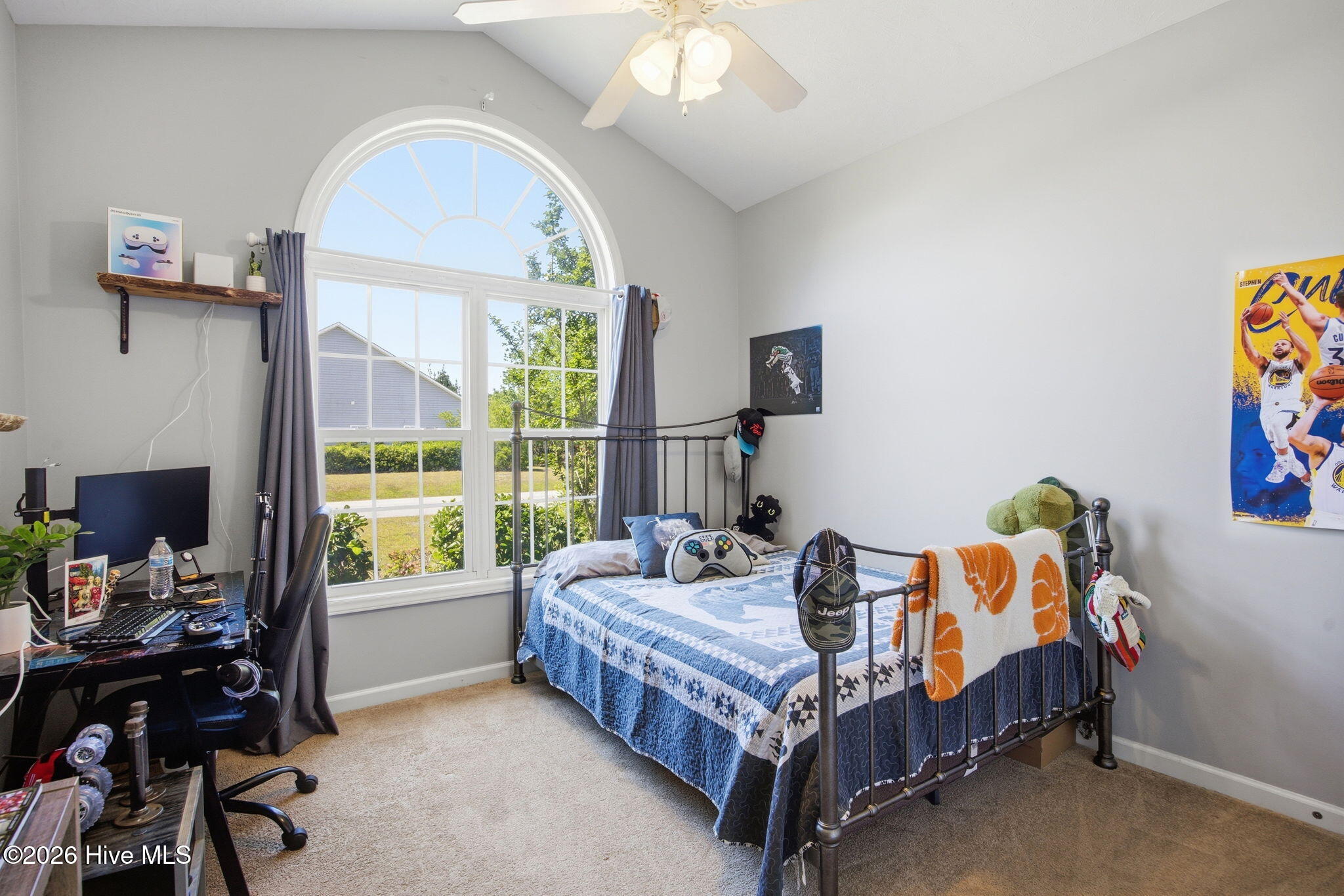 100567887 | Photo 22