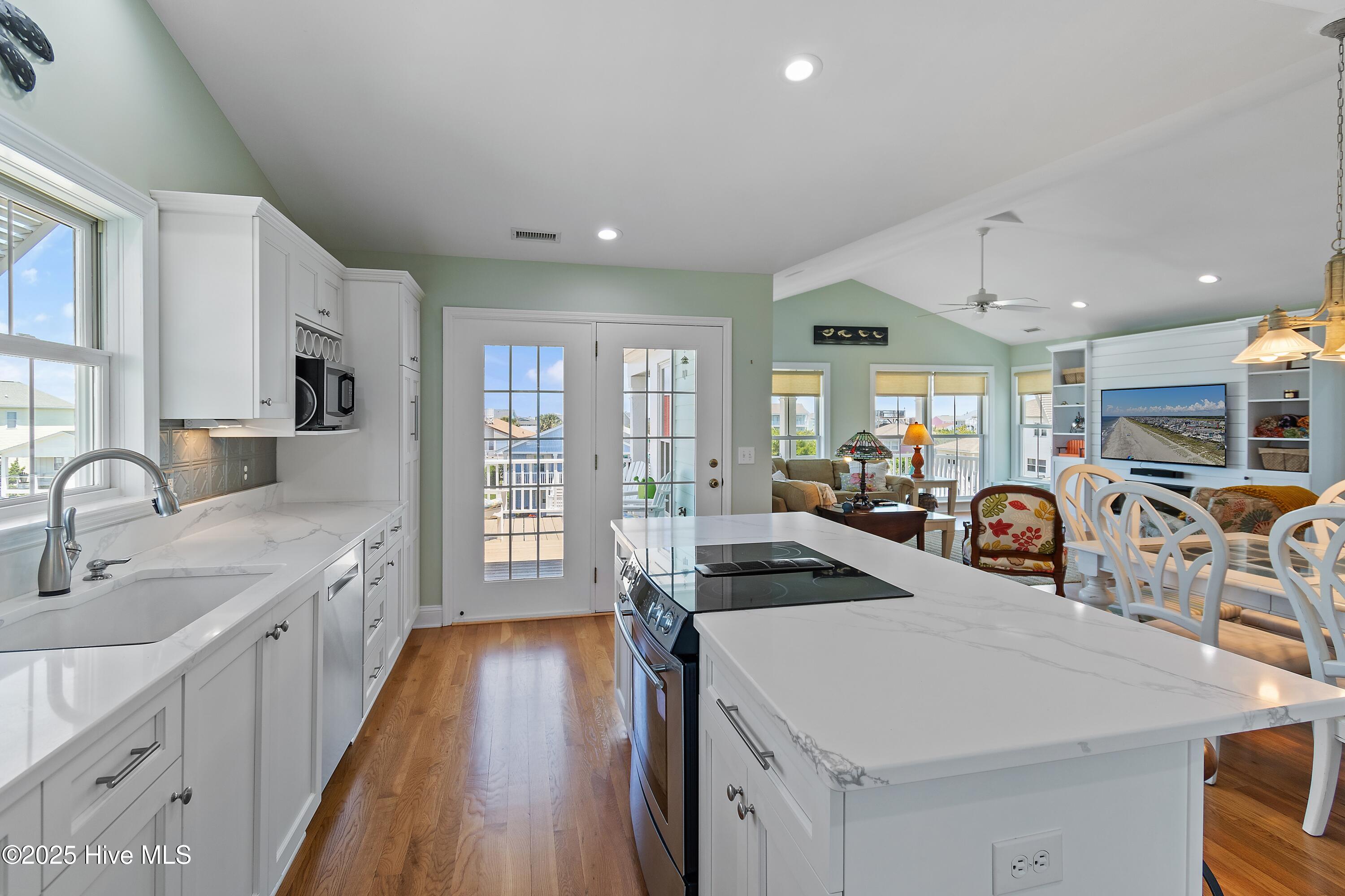 100552755 | Photo 11