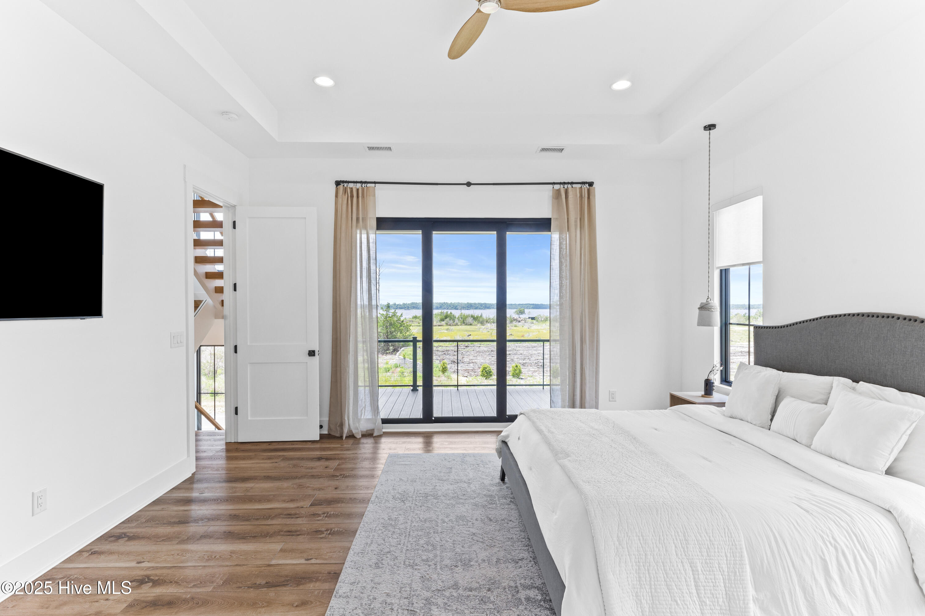 100534624 | Photo 33