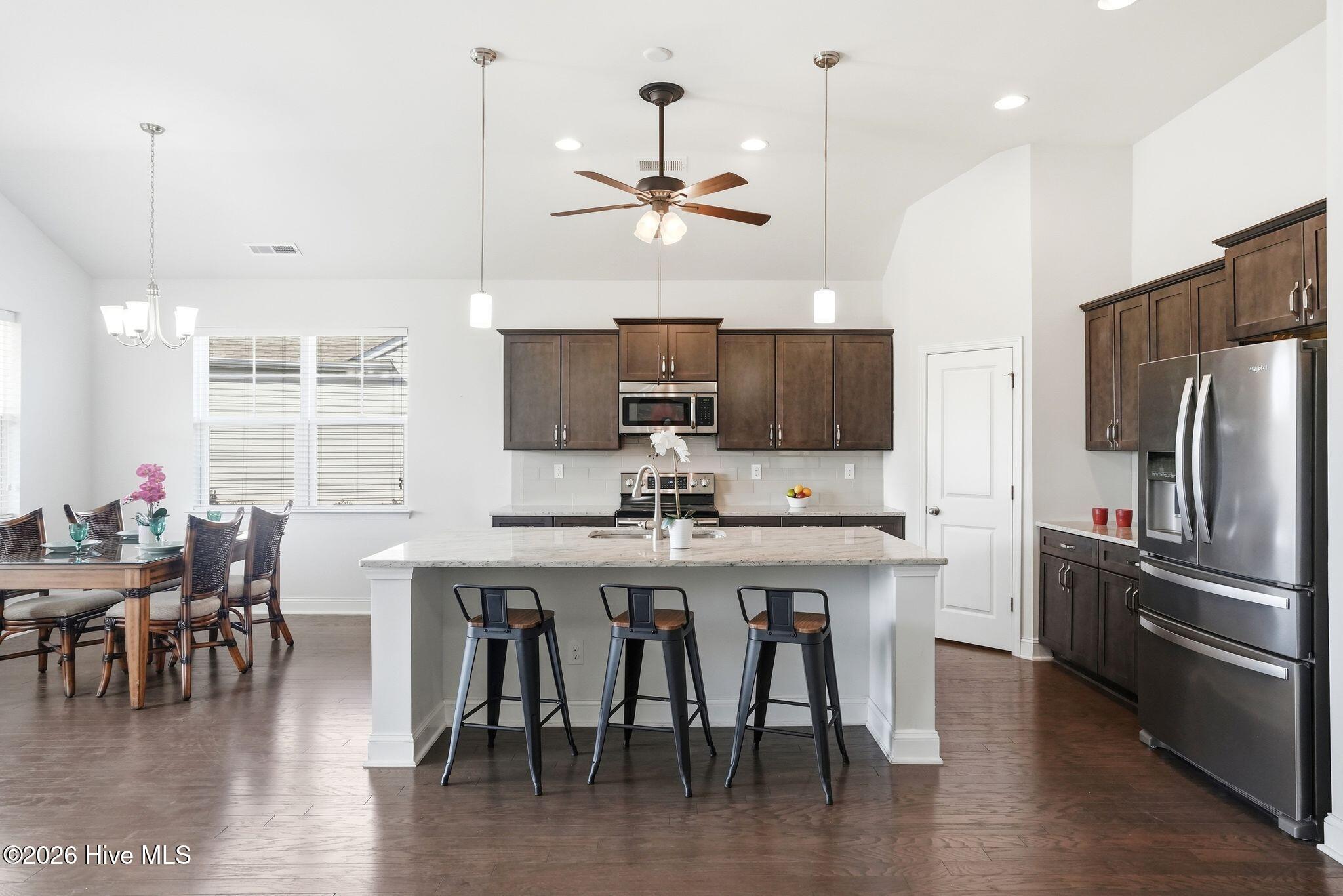 100560462 | Photo 32