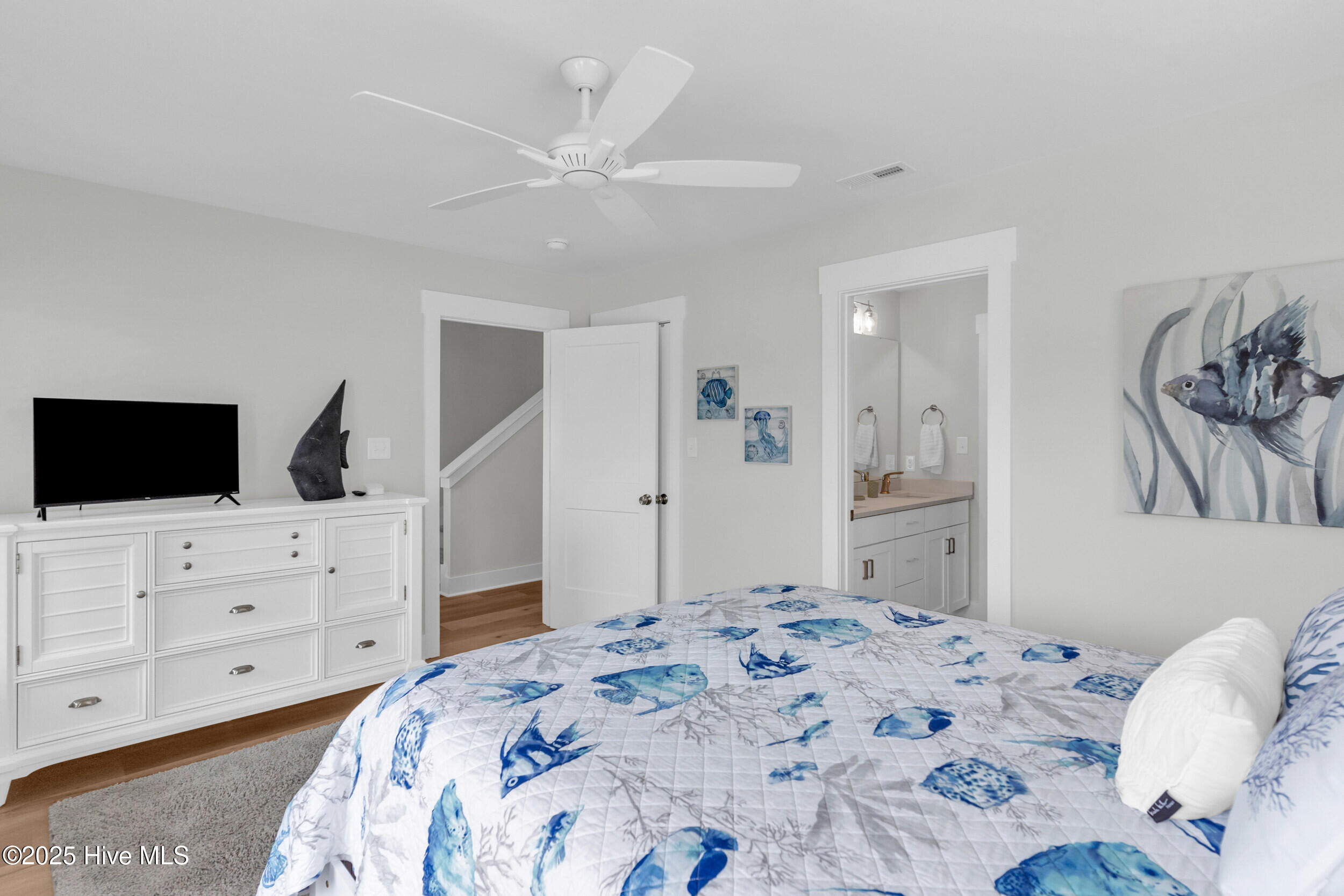 100565755 | Photo 27