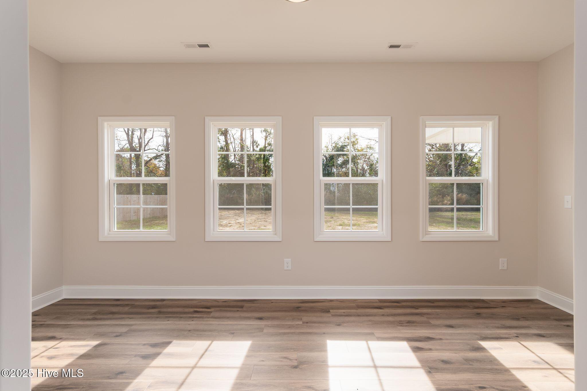 100531005 | Photo 14