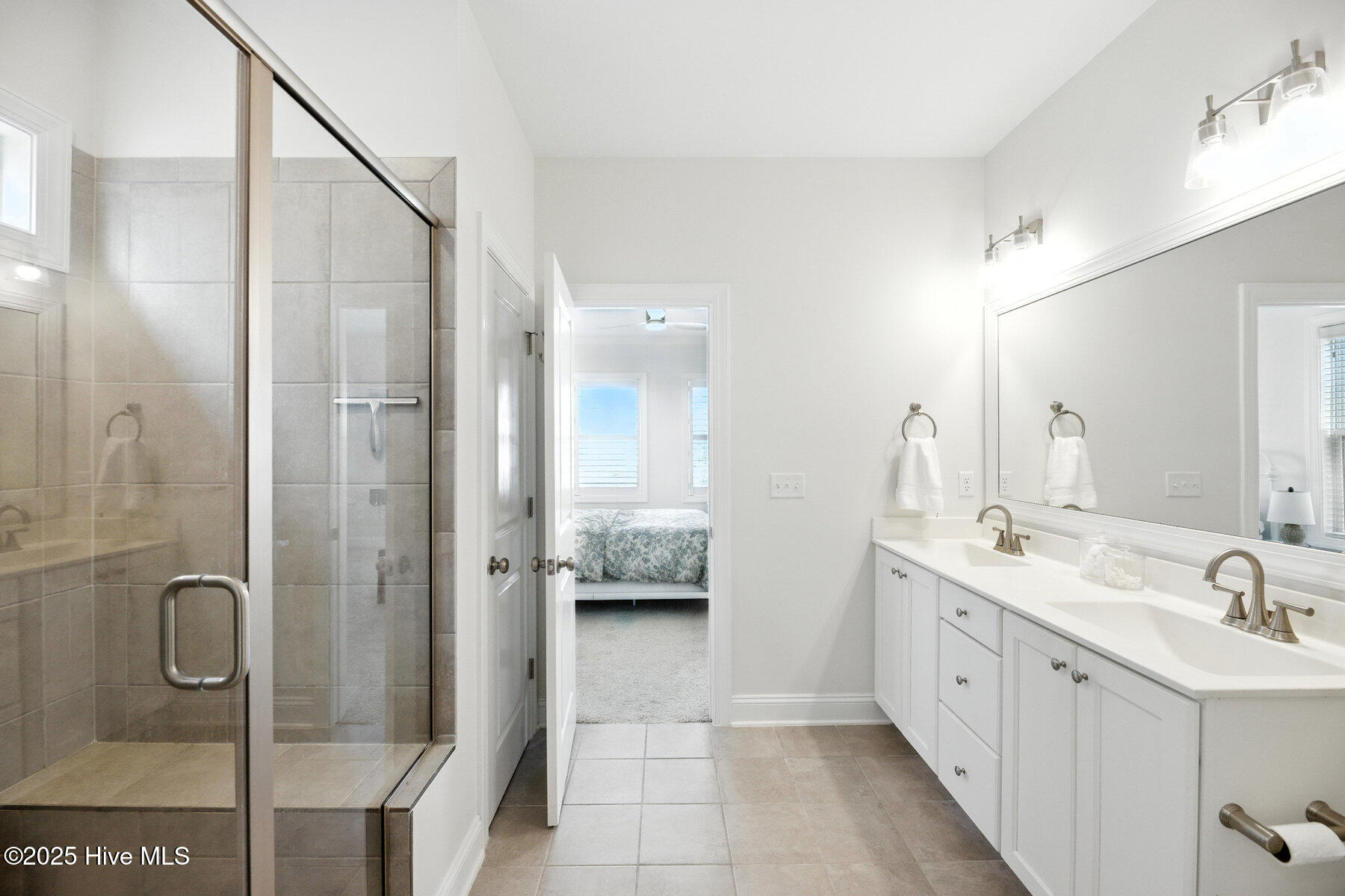 100547438 | Photo 12