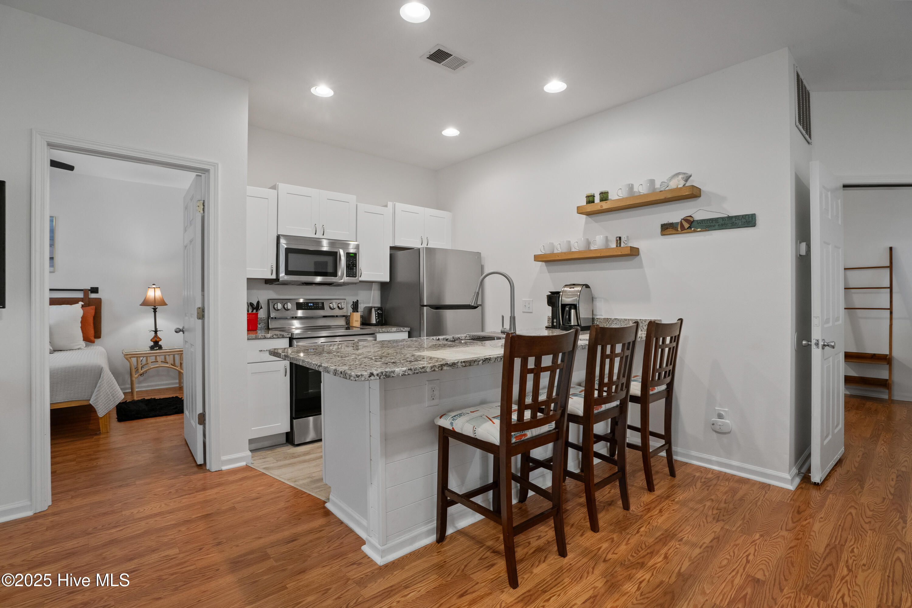 100533725 | Photo 14