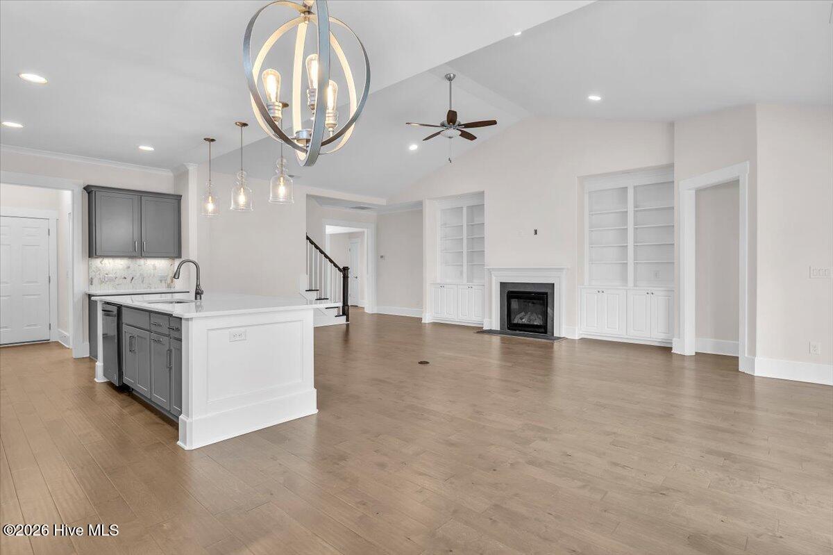 100548797 | Photo 42