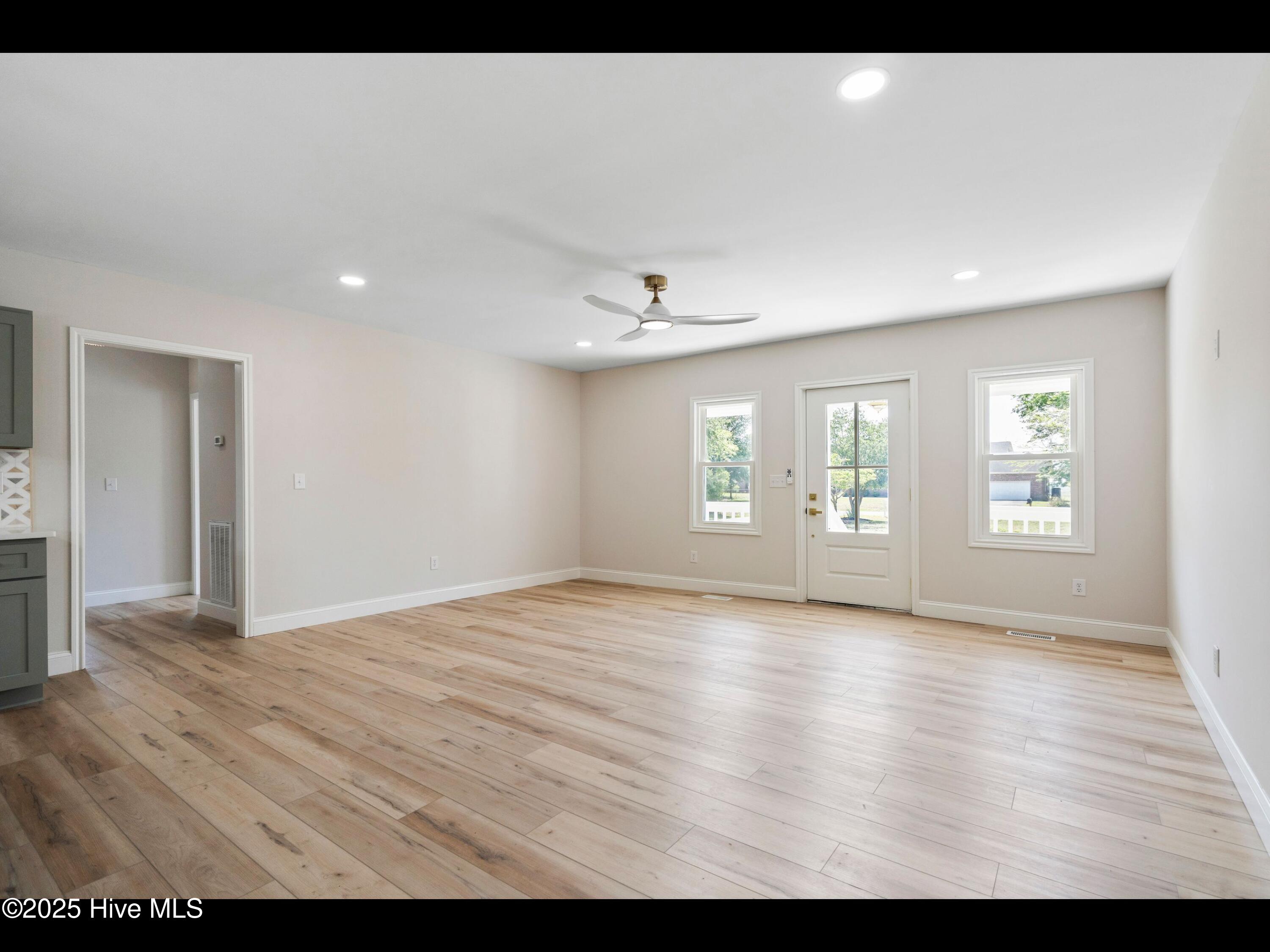 109 Inlet Court, Hampstead, NC 28443 – photo 6: mls-DSC09287