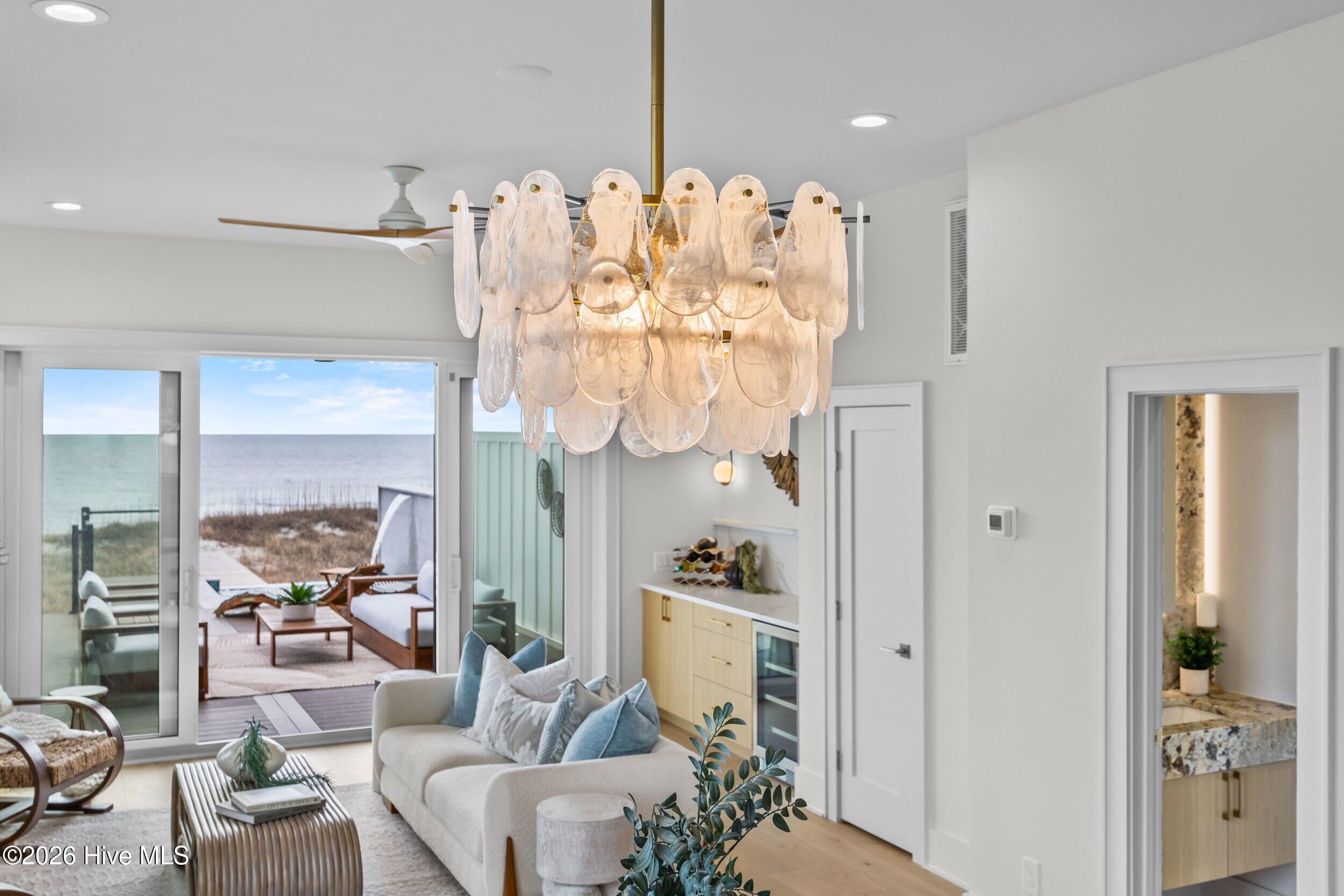 100558722 | Photo 14