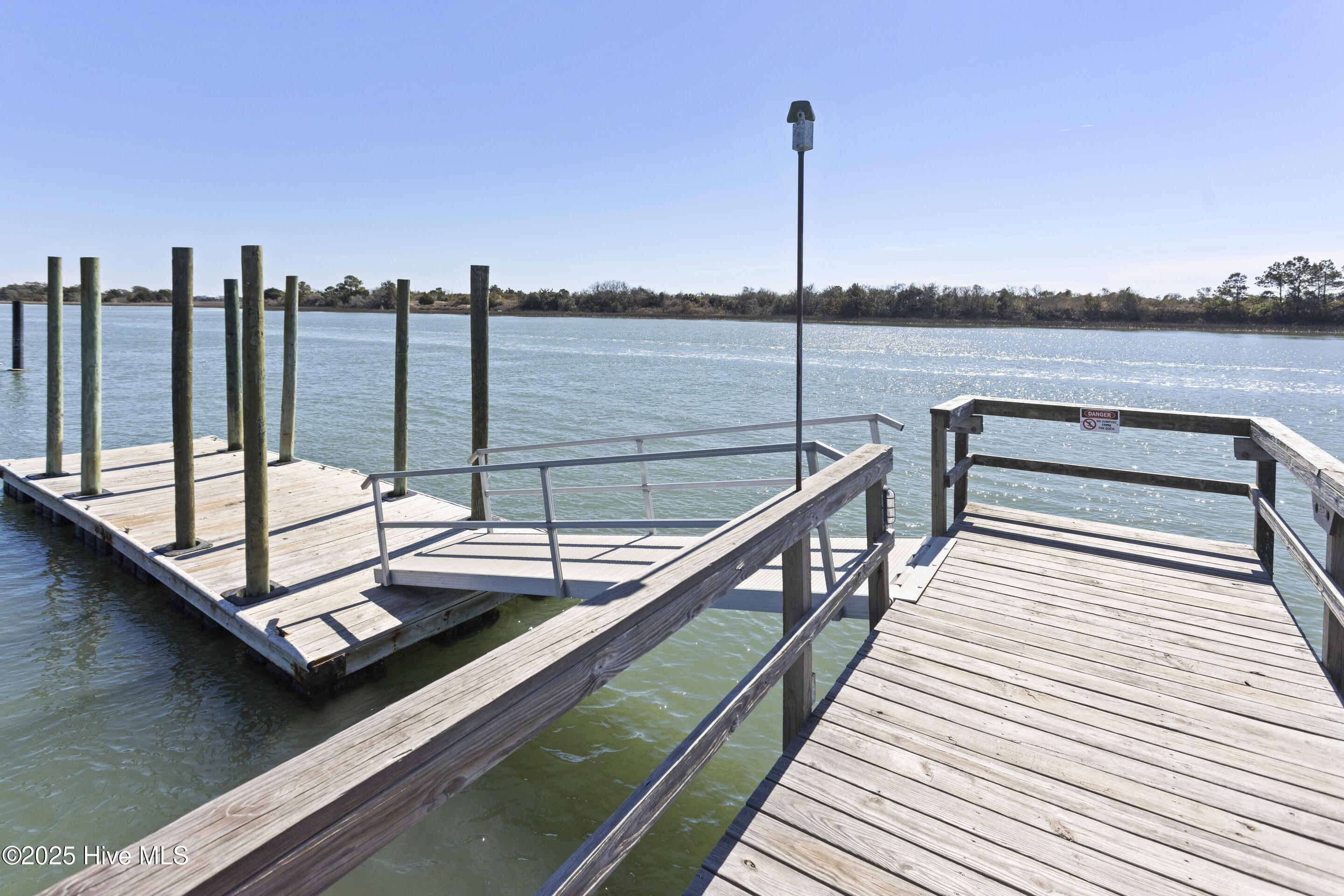 100537718 | Photo 16