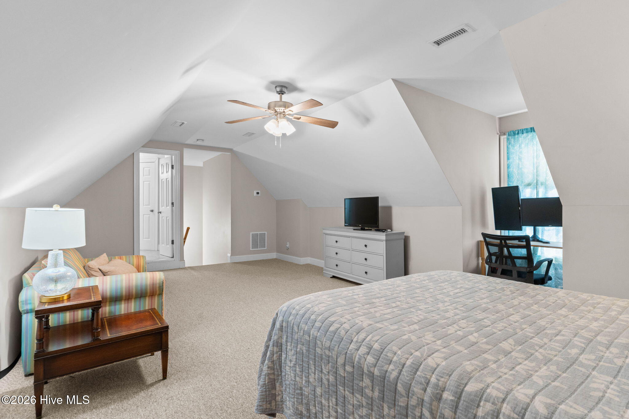 100560894 | Photo 27