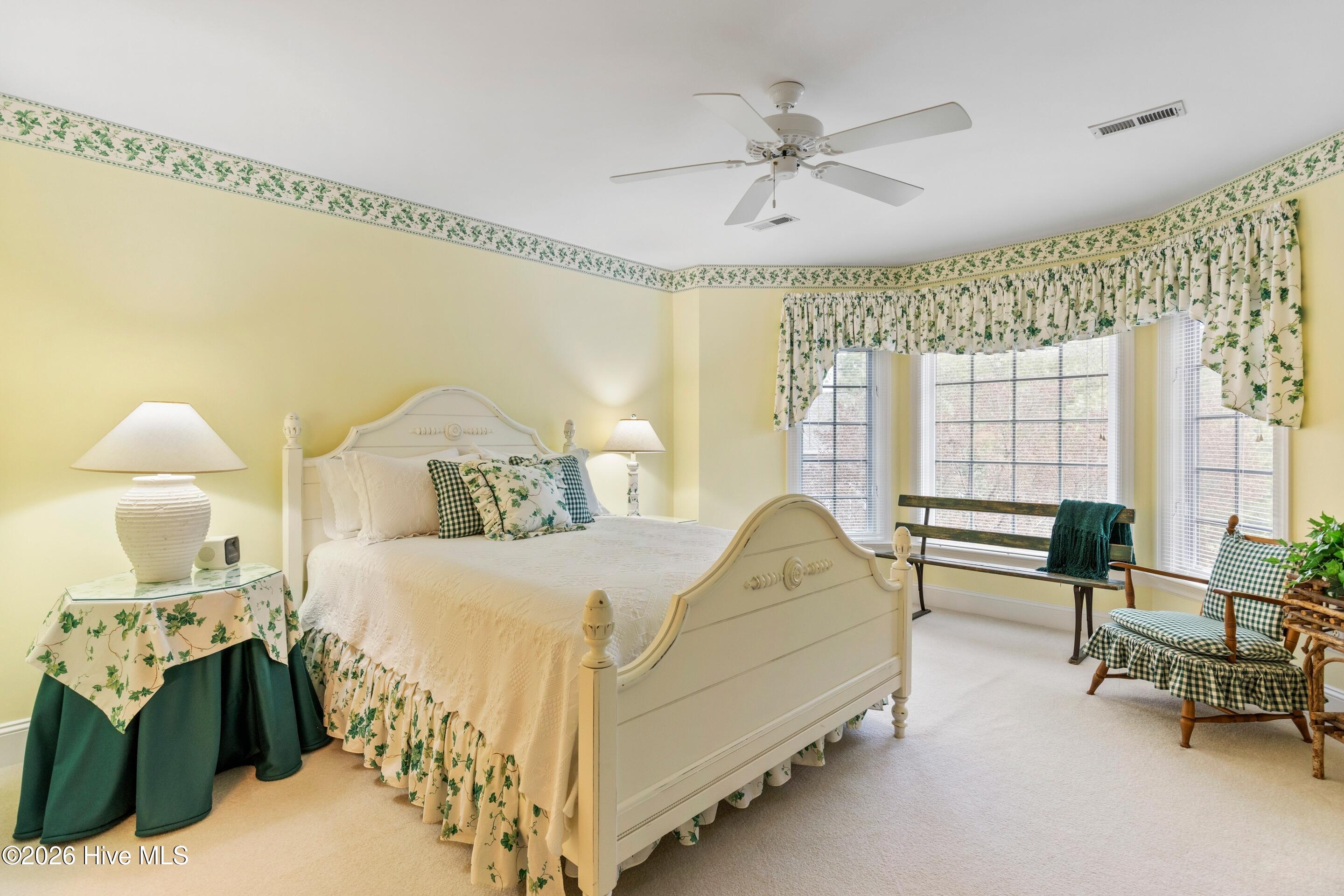 100562190 | Photo 40