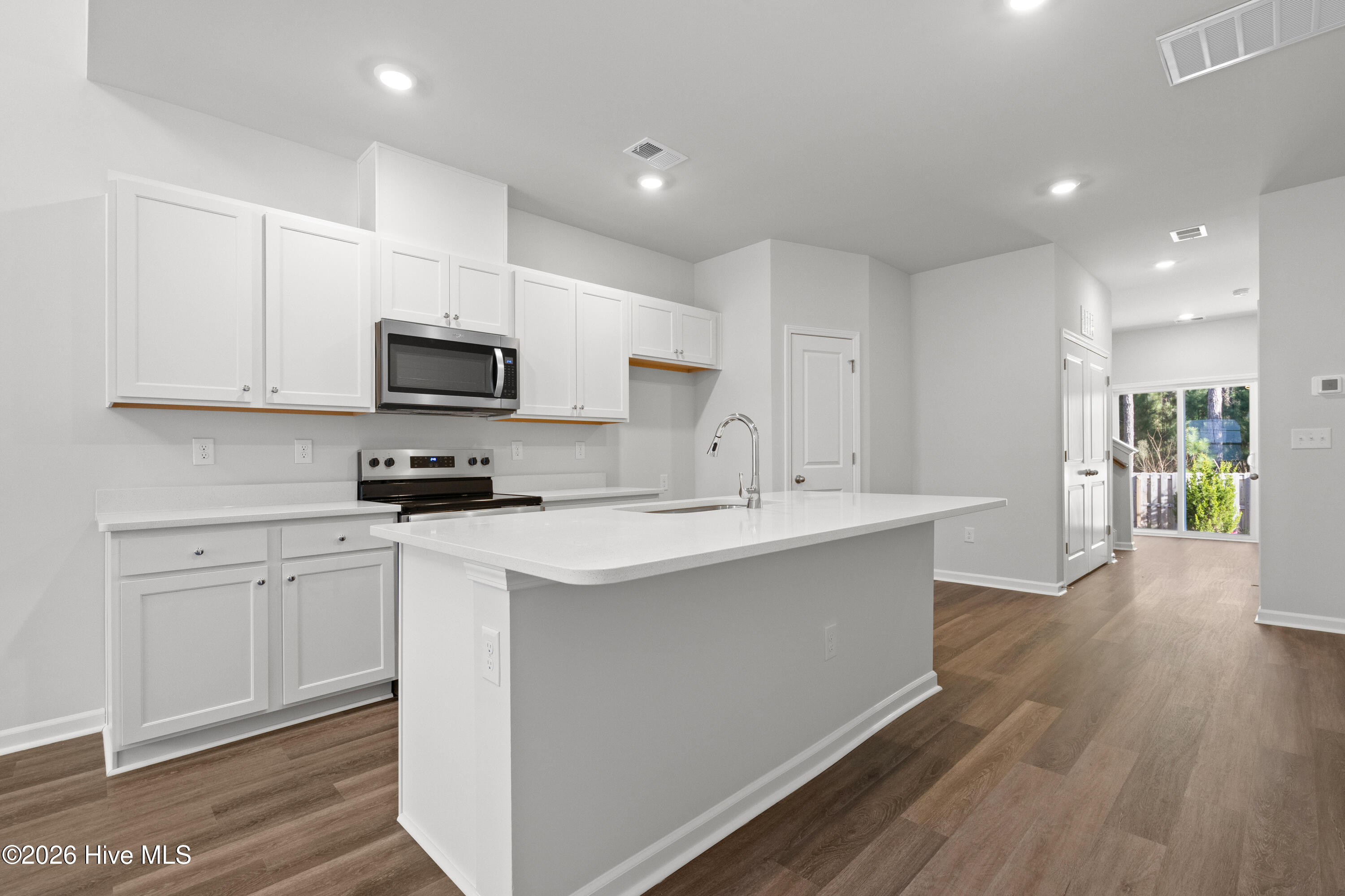 100547347 | Photo 11