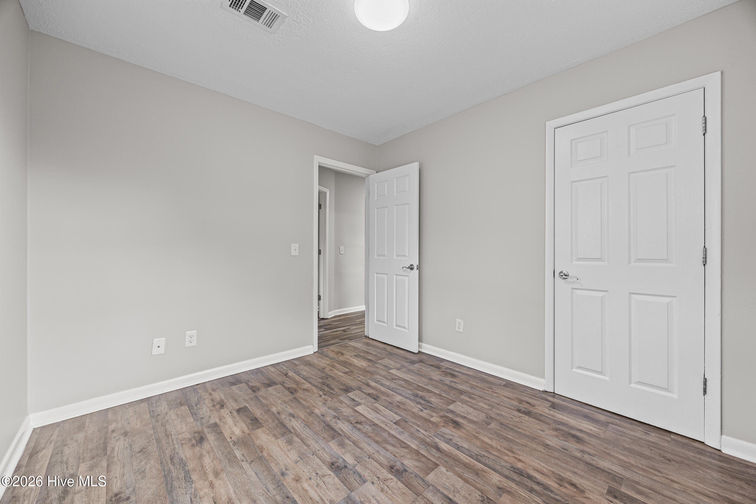 100540773 | Photo 25