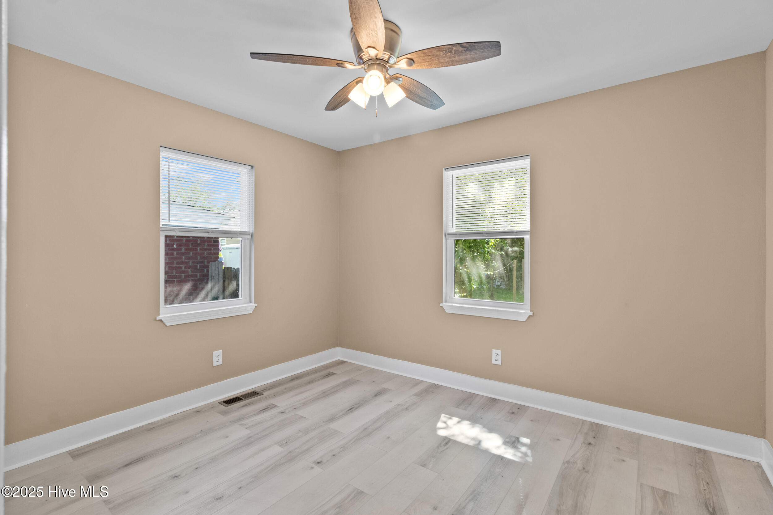 100504215 | Photo 34