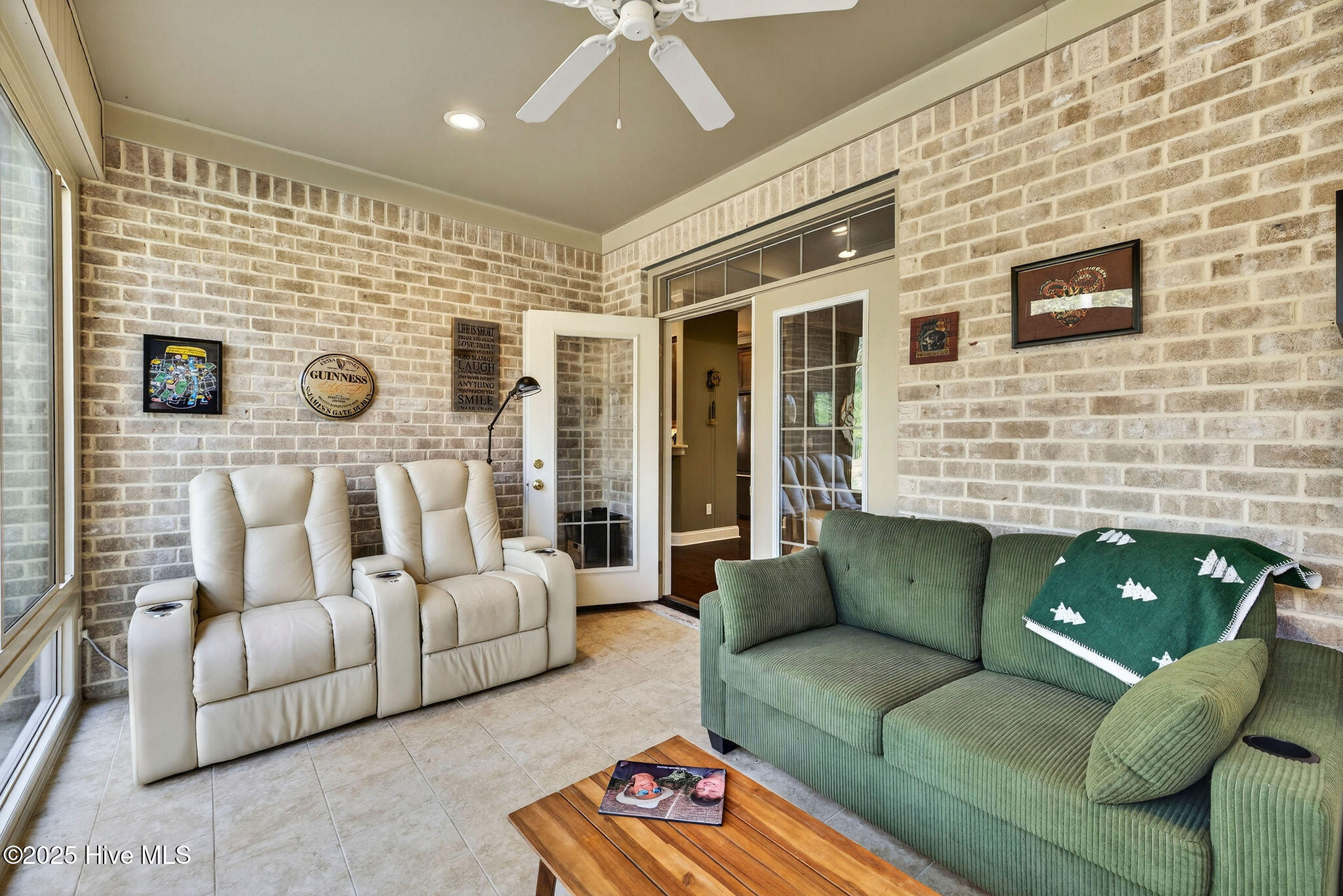 100543133 | Photo 18