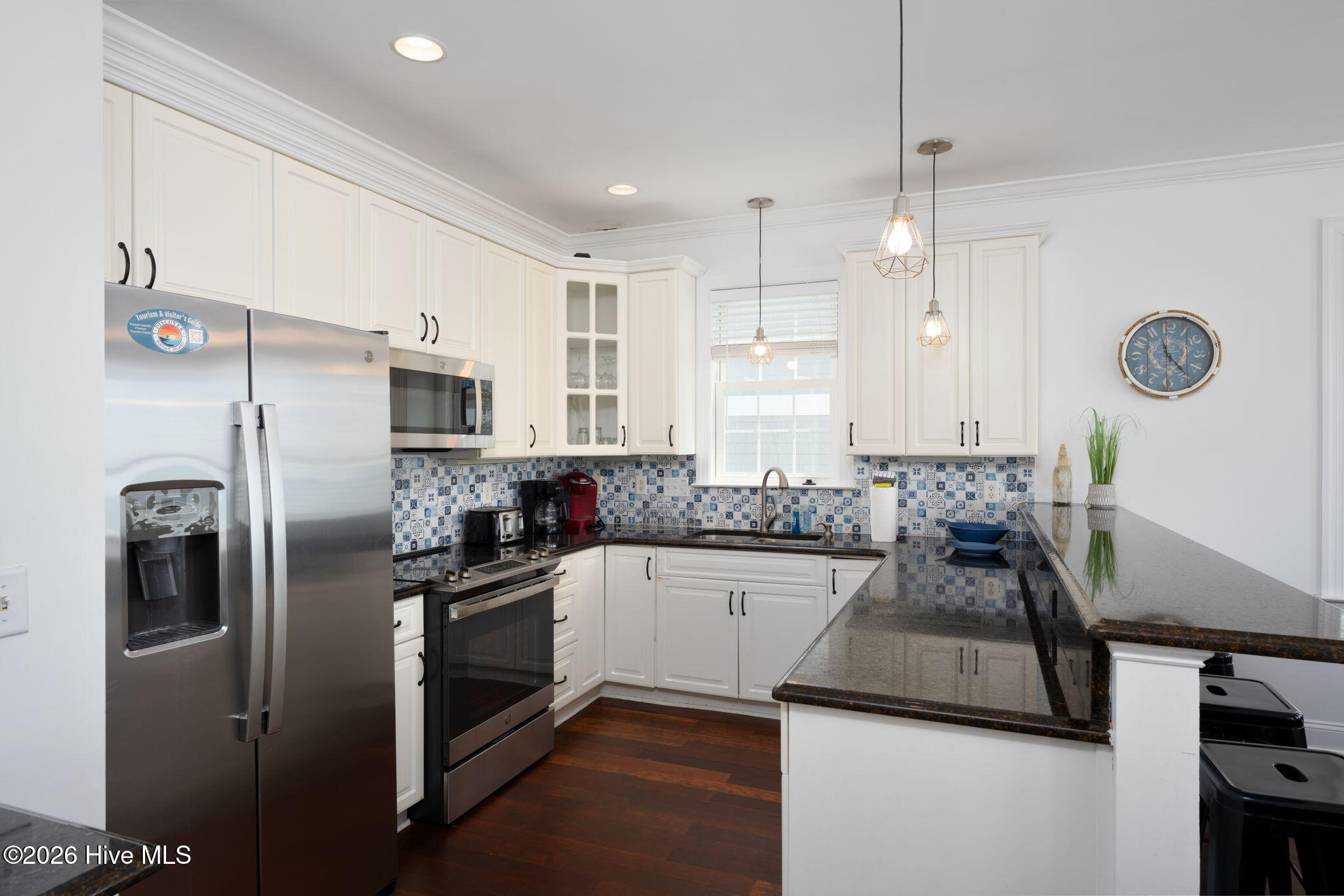 100573595 | Photo 24