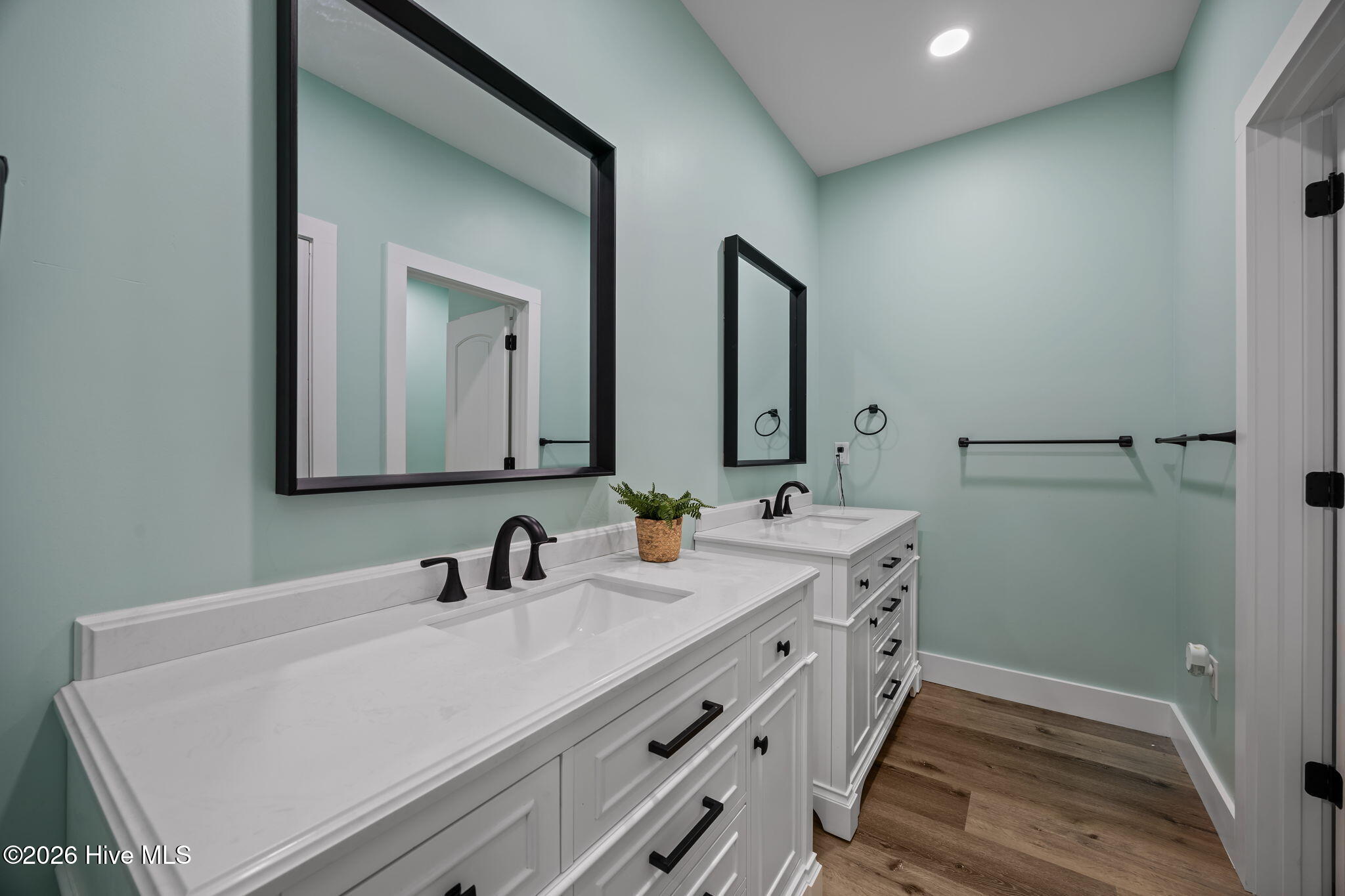 100563547 | Photo 21