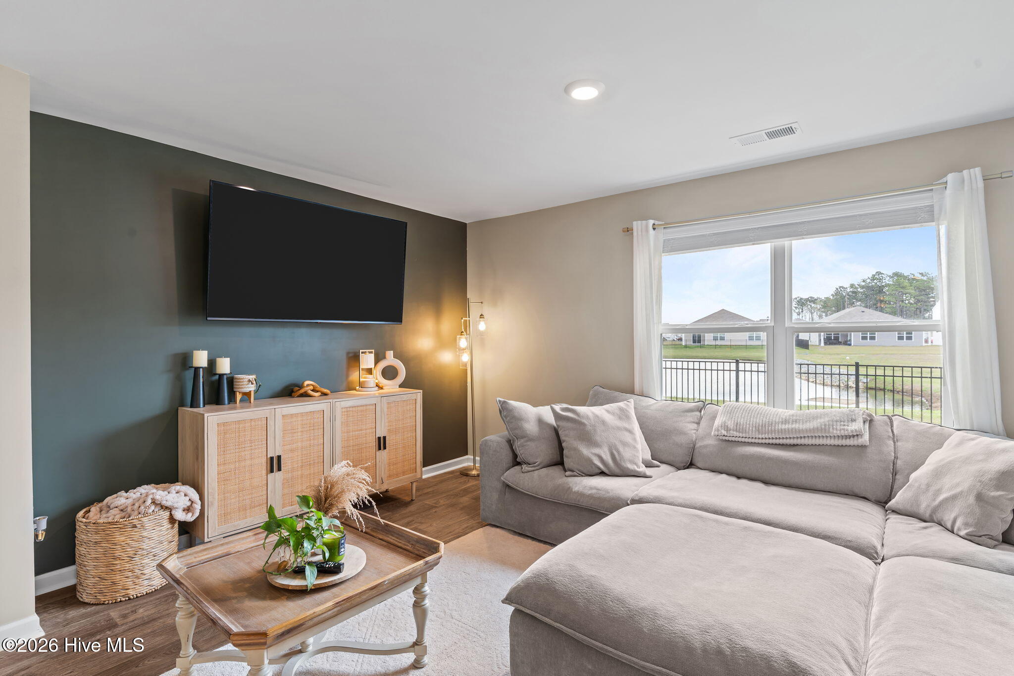 100558929 | Photo 25