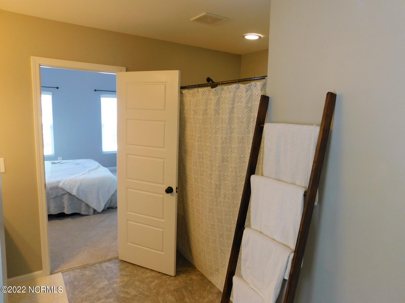 100557671 | Photo 25