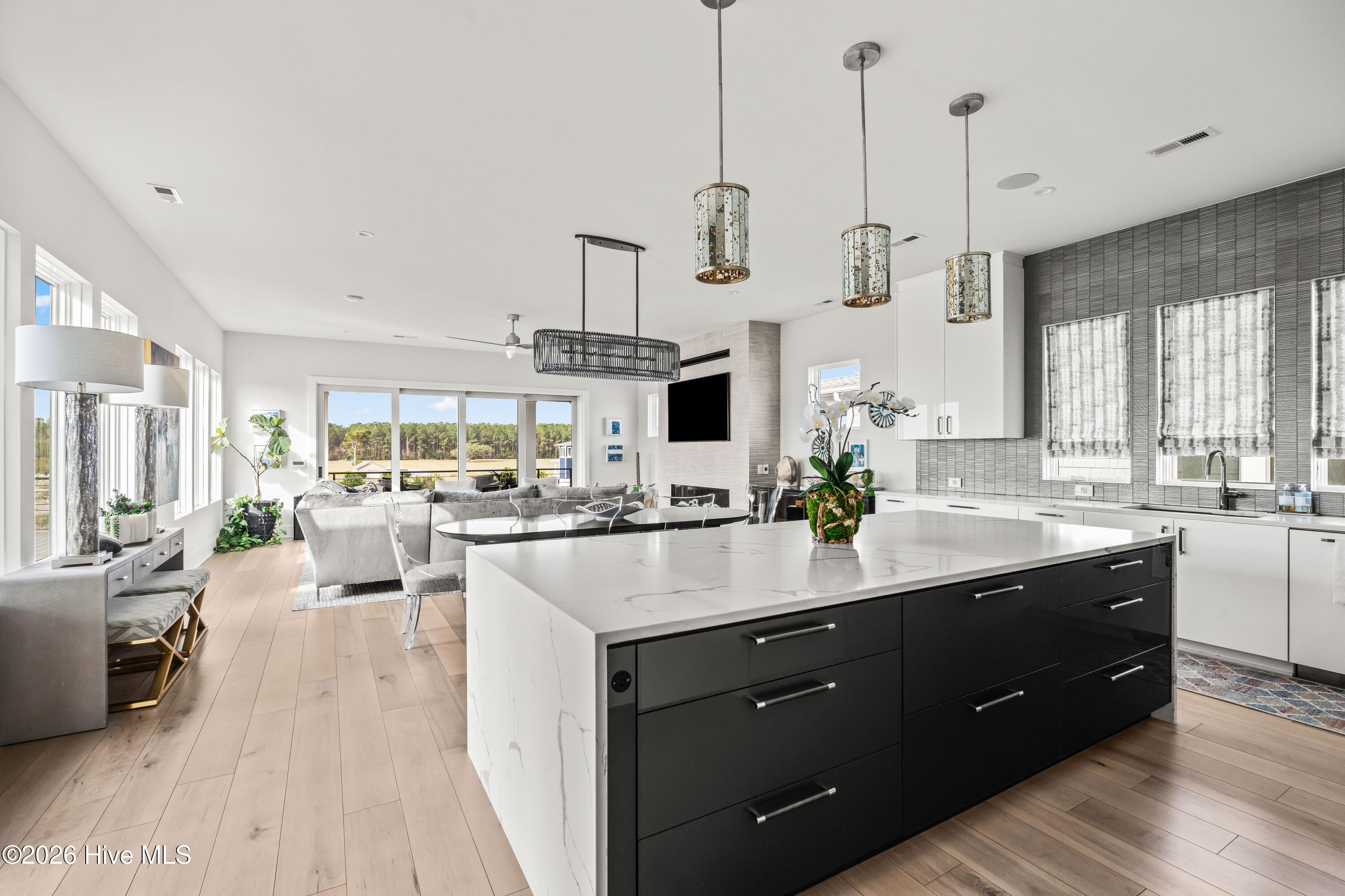 100567165 | Photo 11