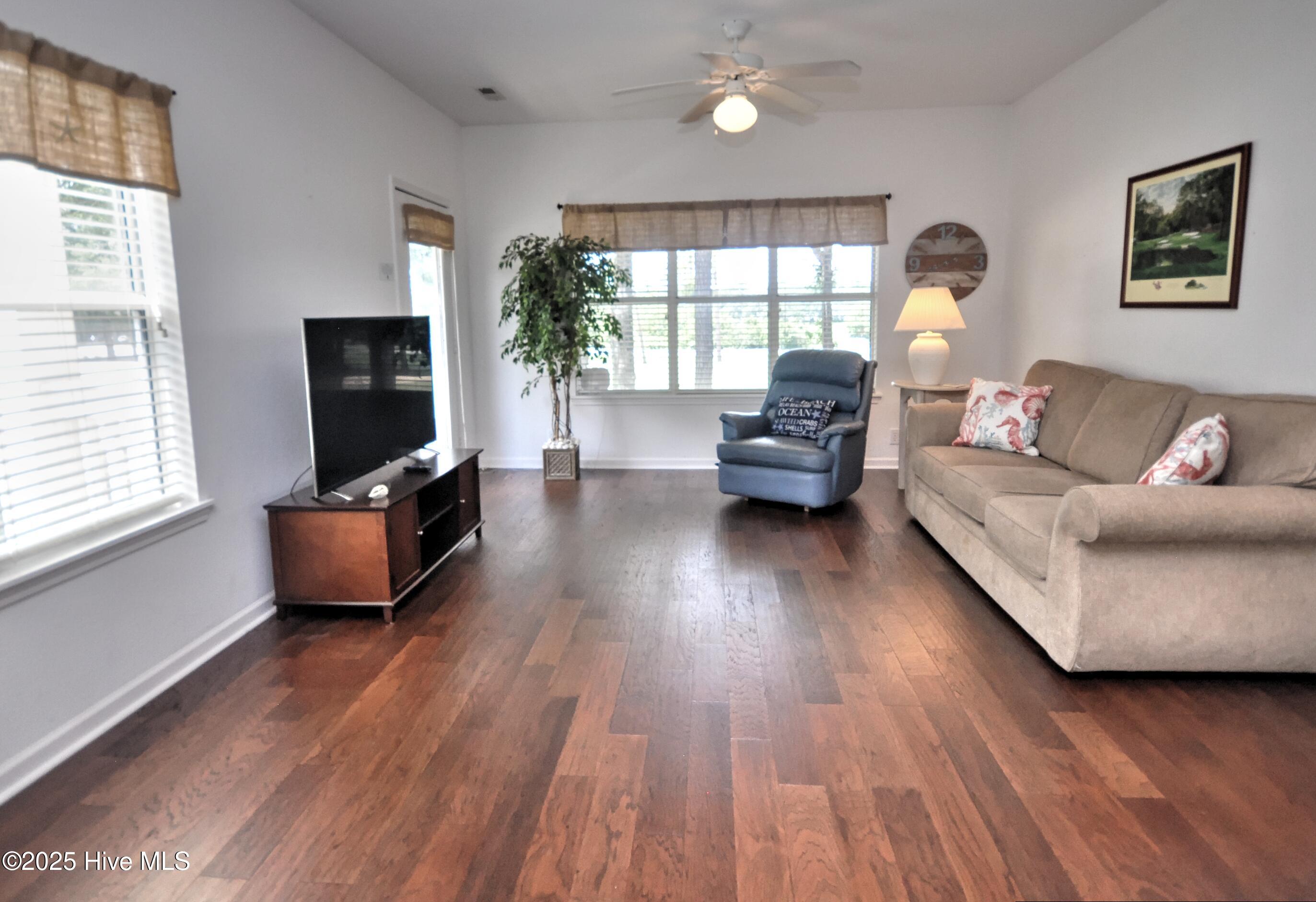 100526351 | Photo 14