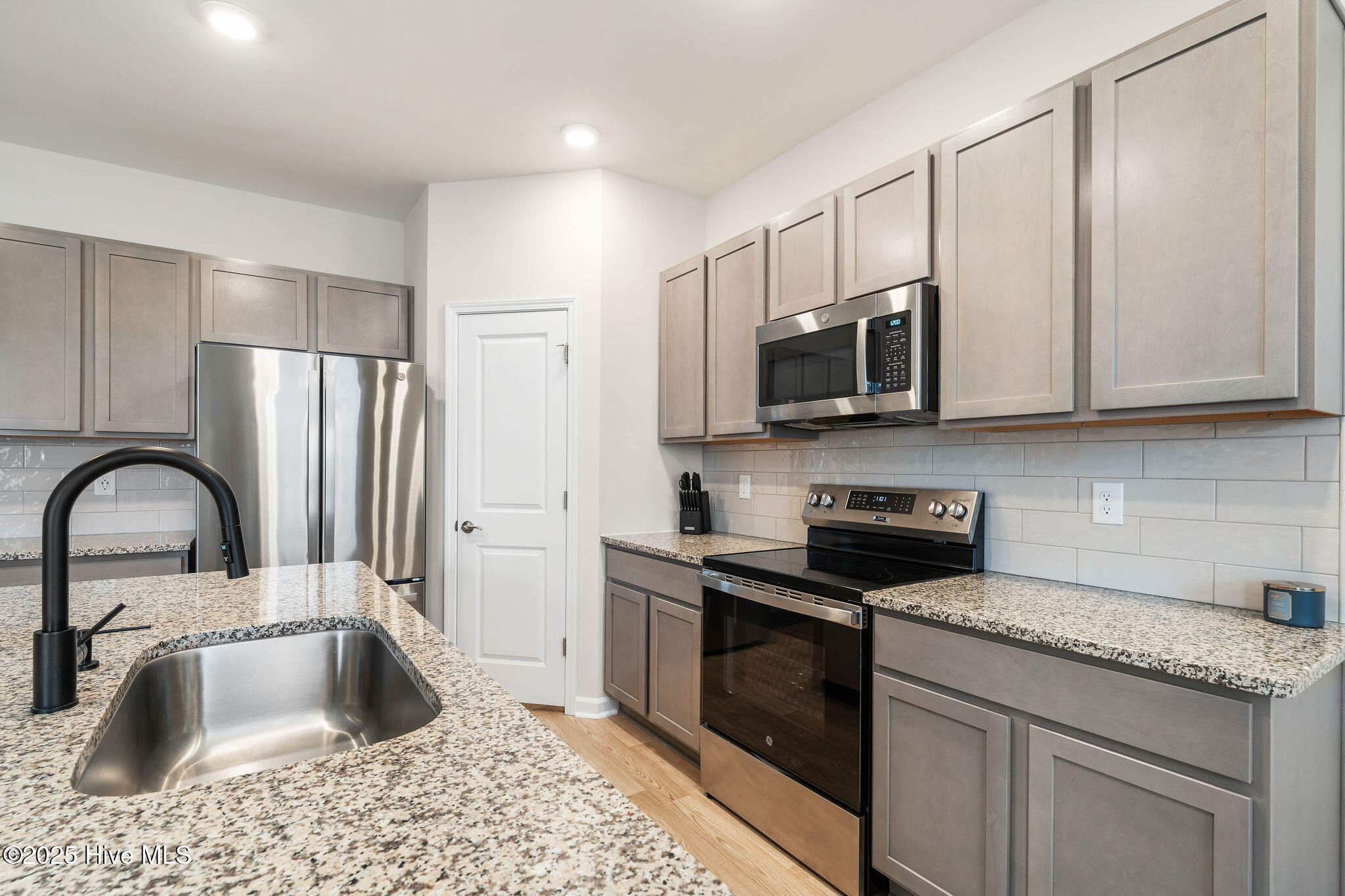 100542569 | Photo 21