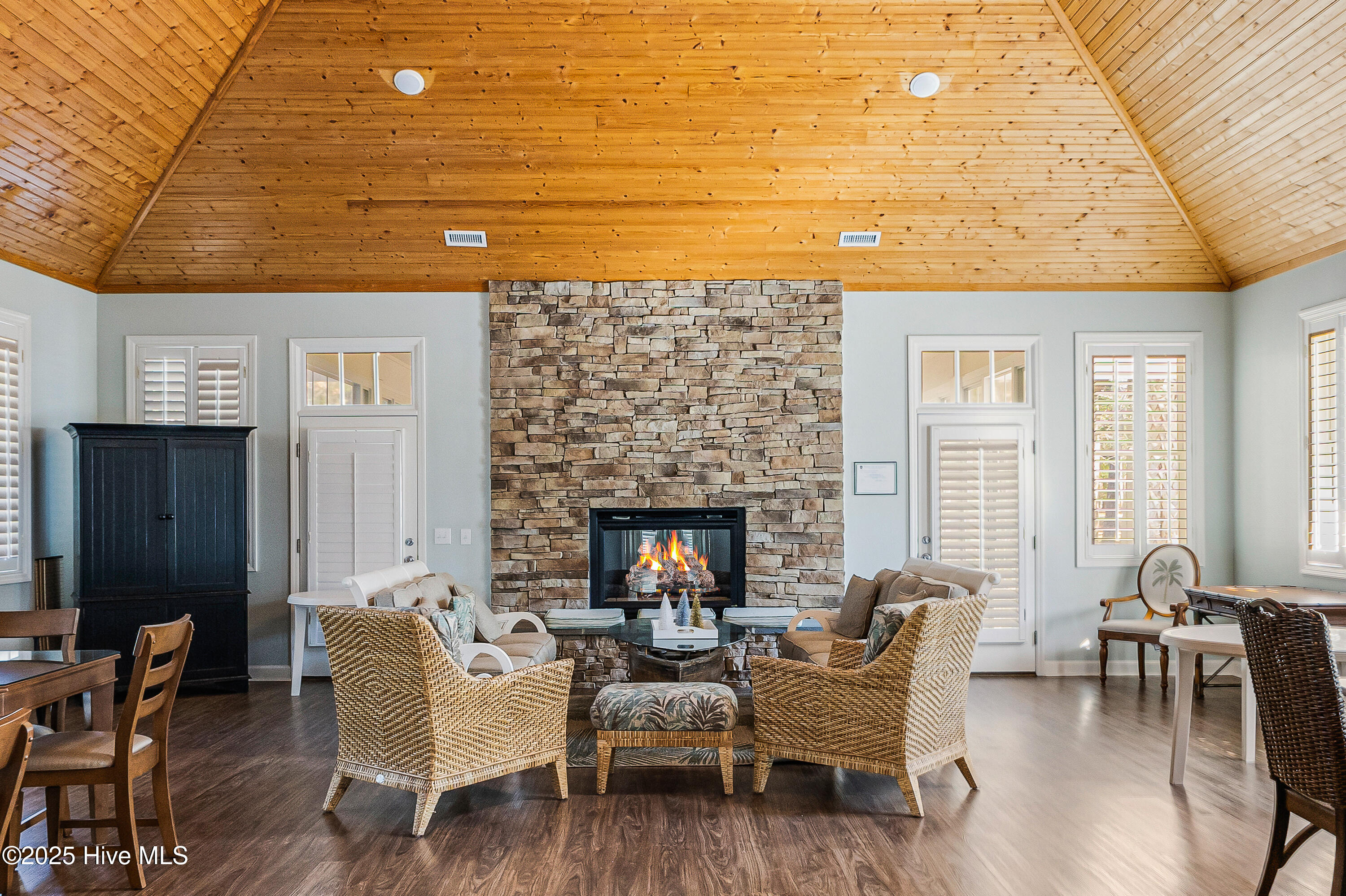 100513716 | Photo 14