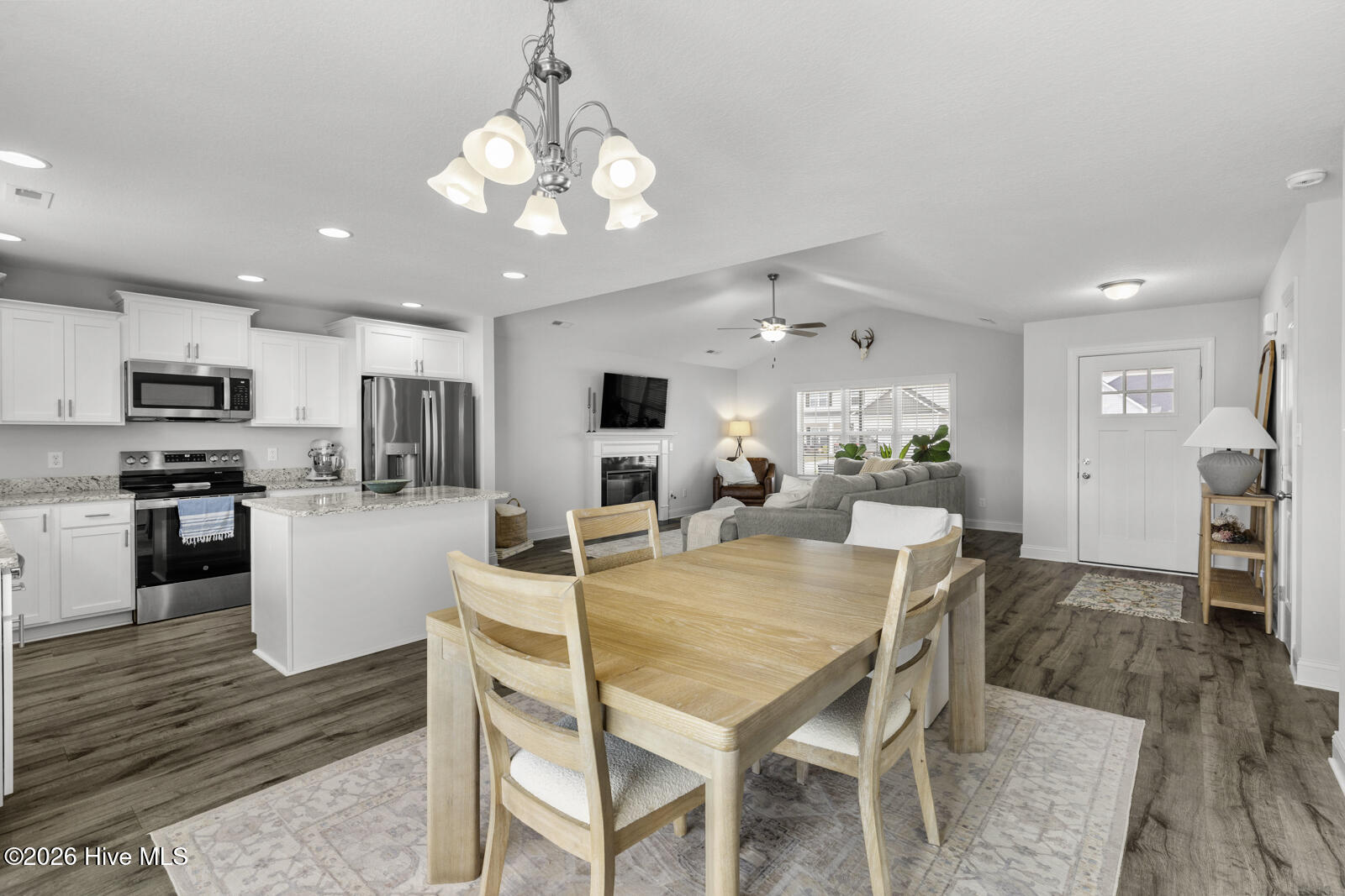 100563799 | Photo 12