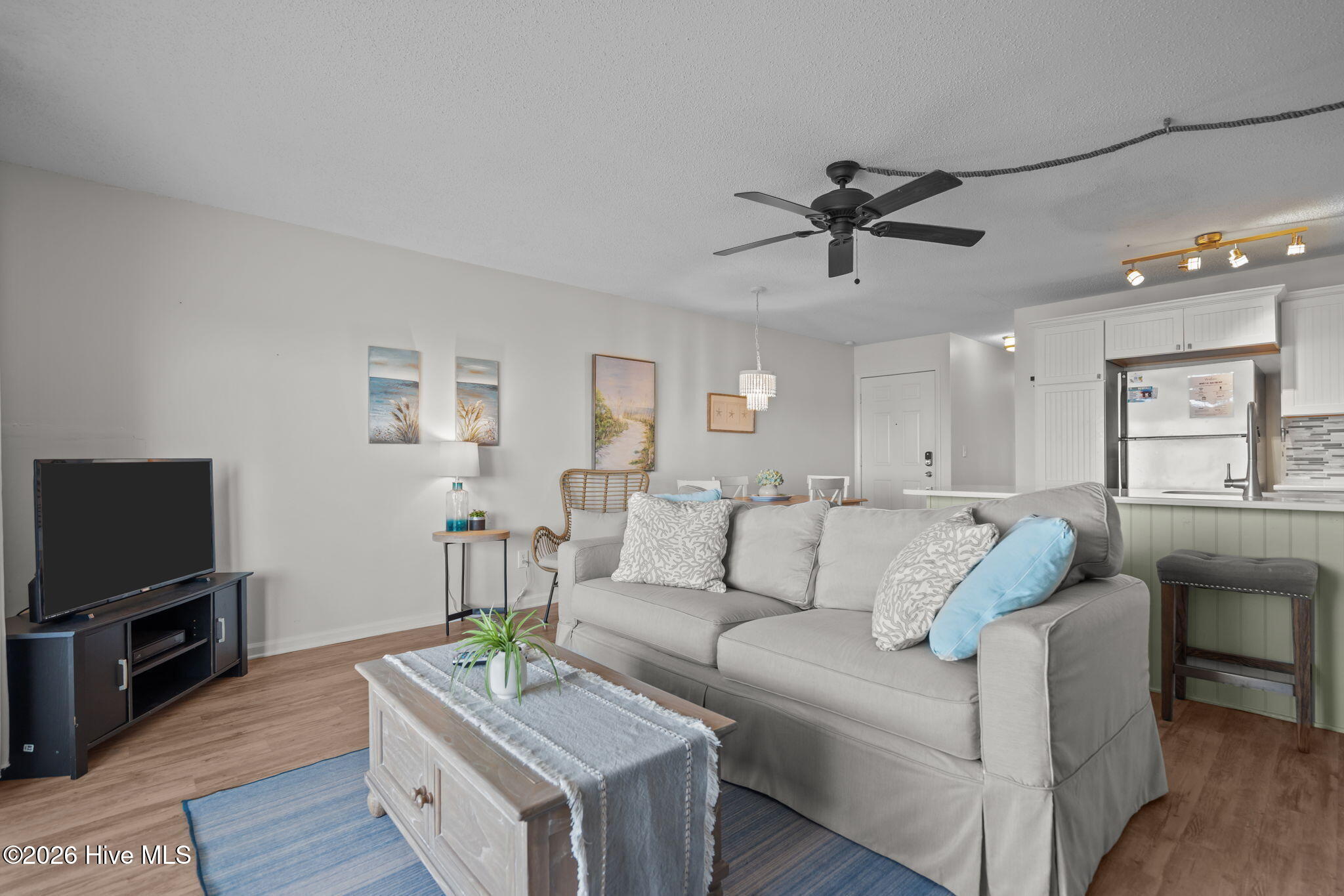 100549615 | Photo 16