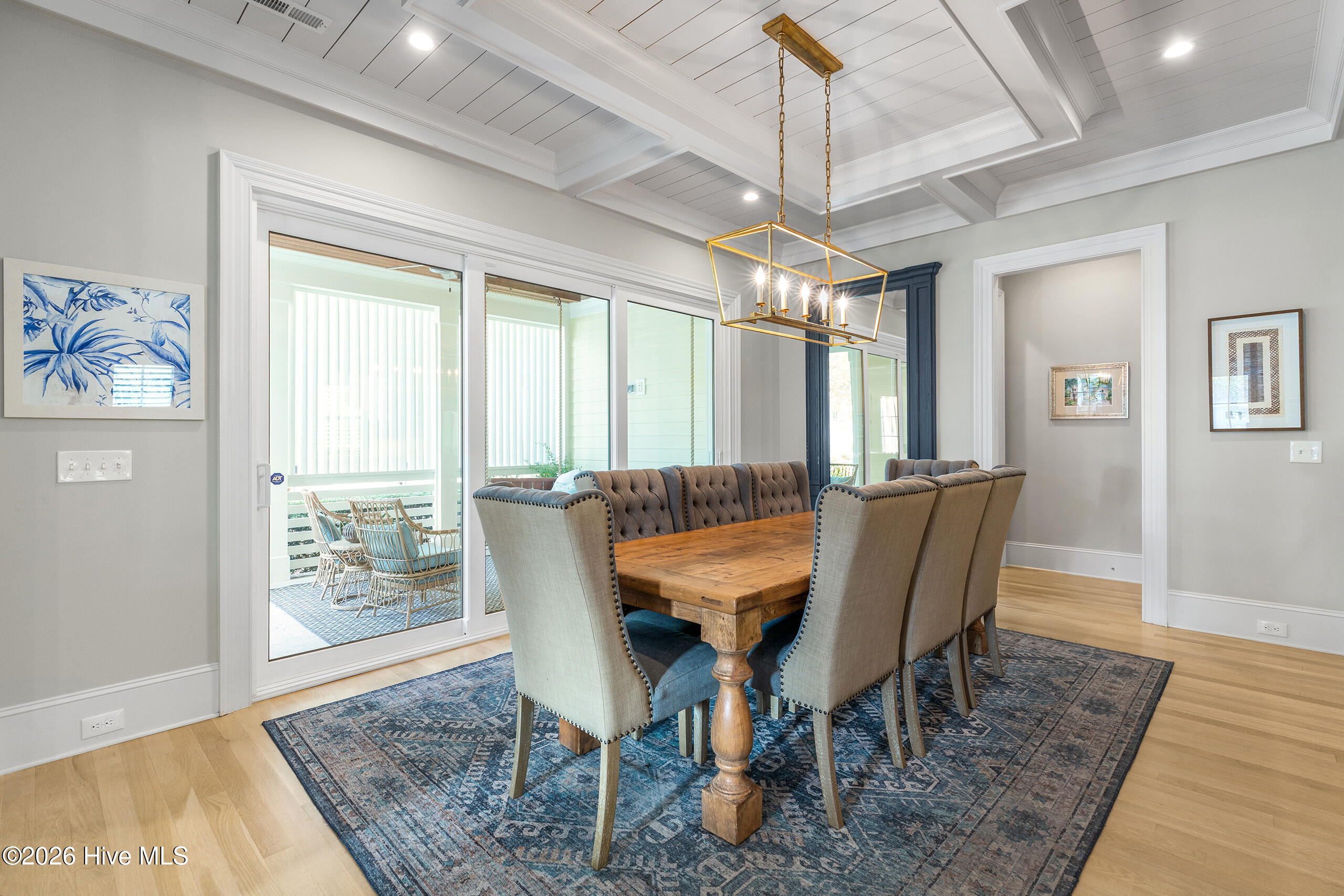 100563719 | Photo 20