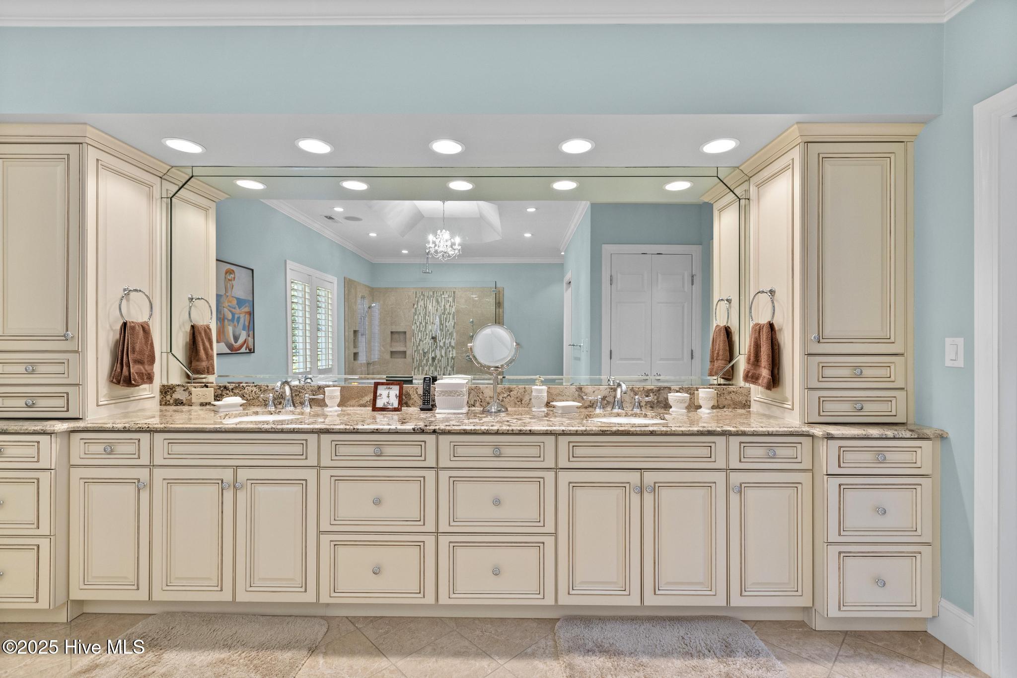 100567588 | Photo 28