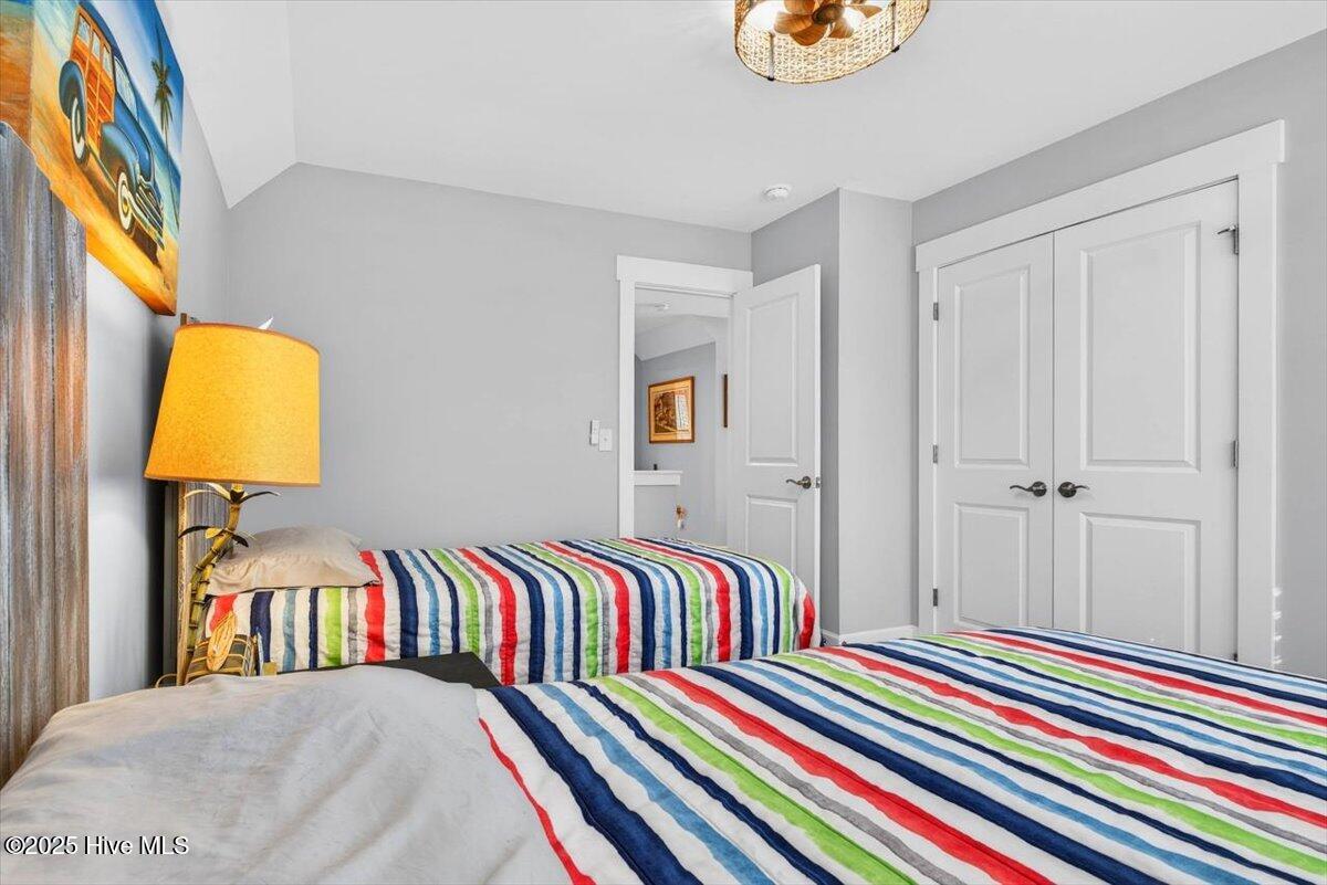 100546155 | Photo 33