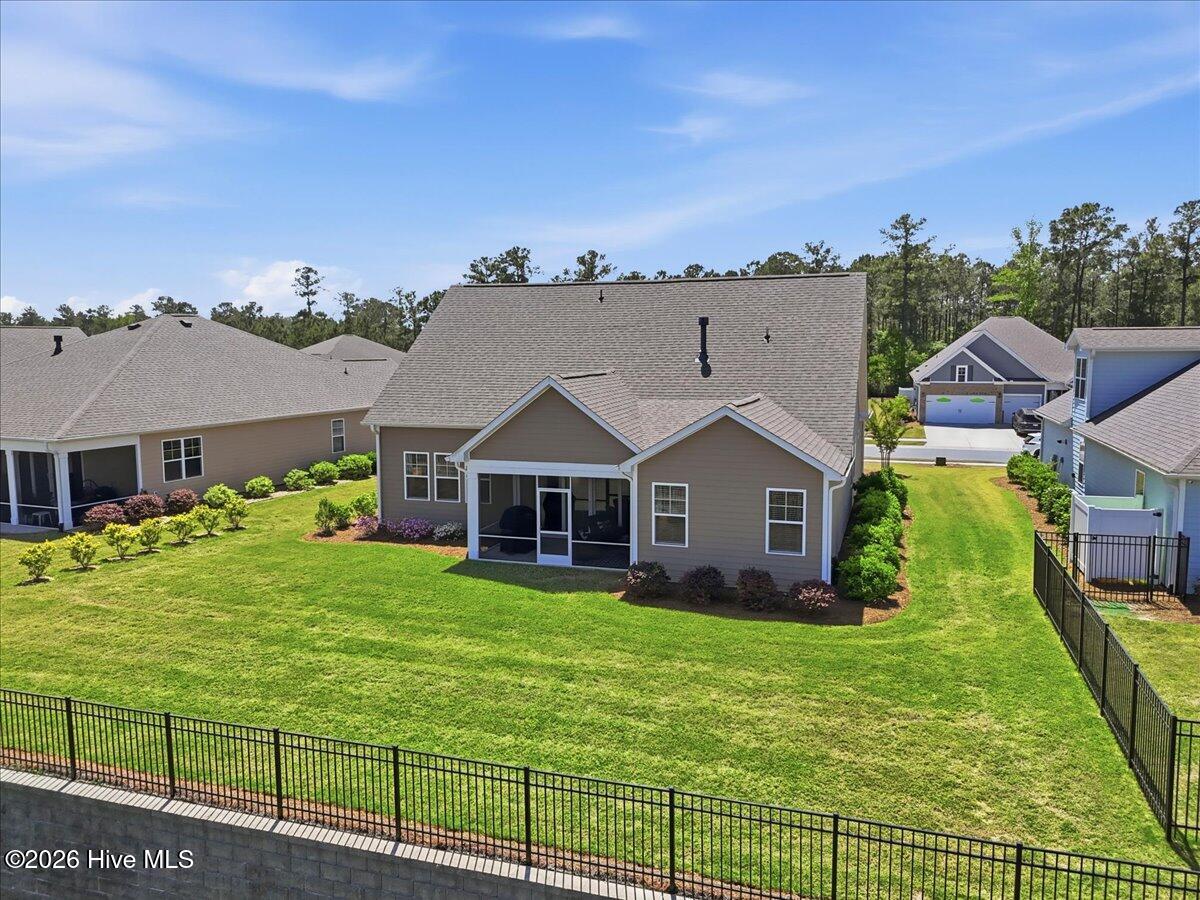 100569276 | Photo 56