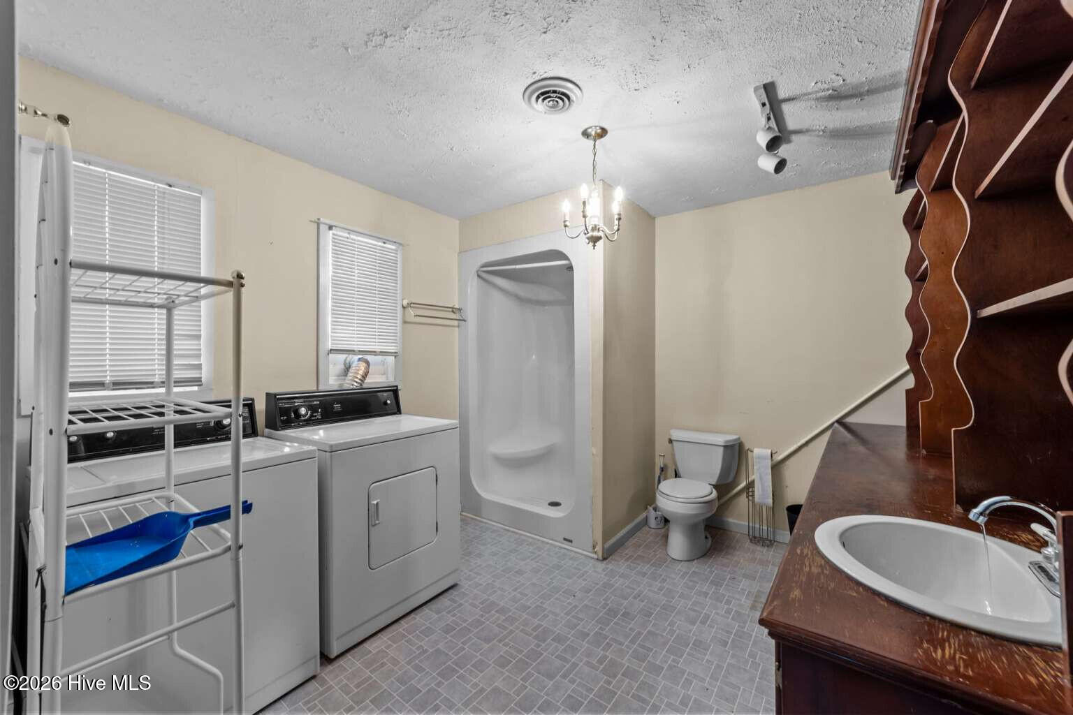 100552349 | Photo 25