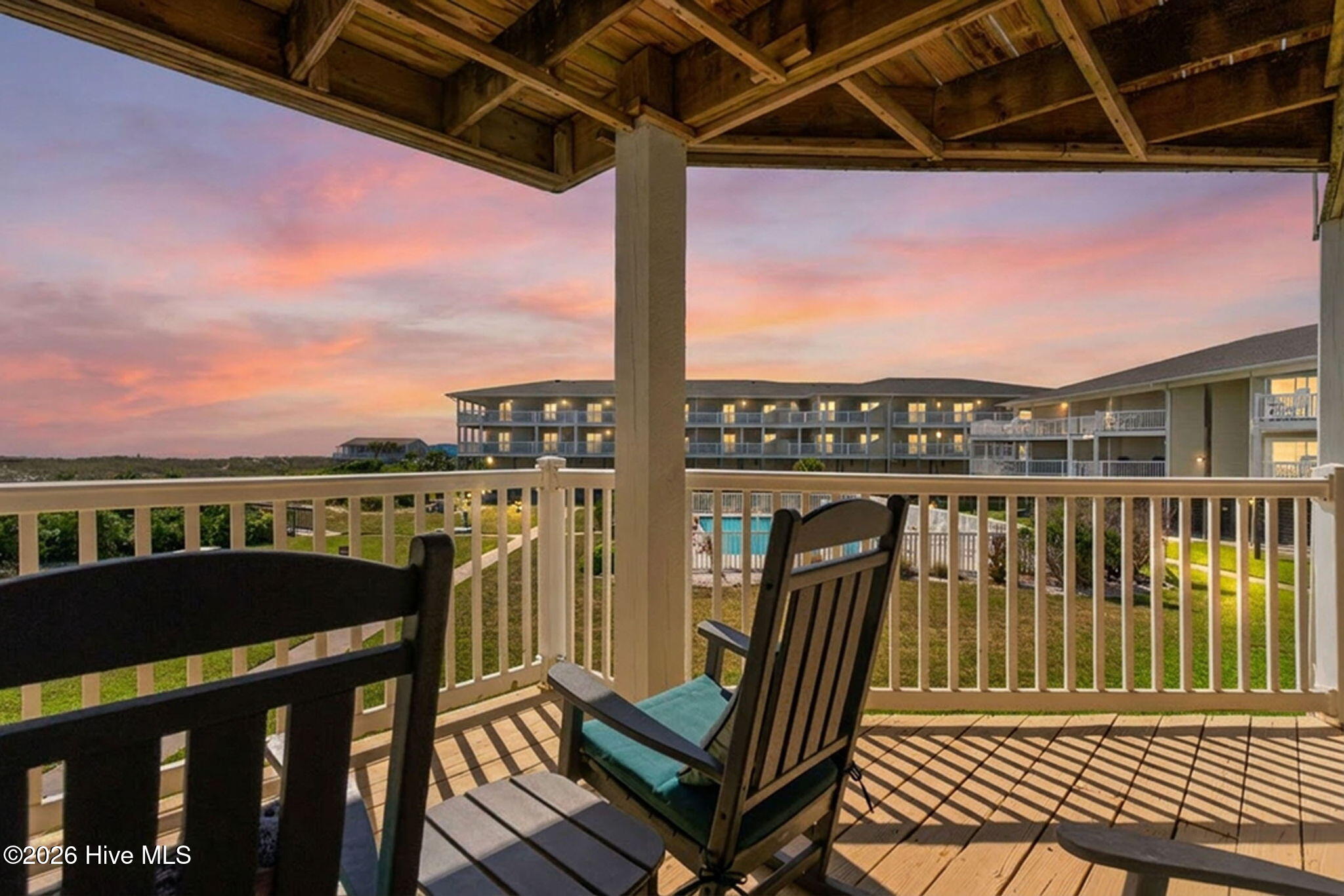 100570514 | Photo 47